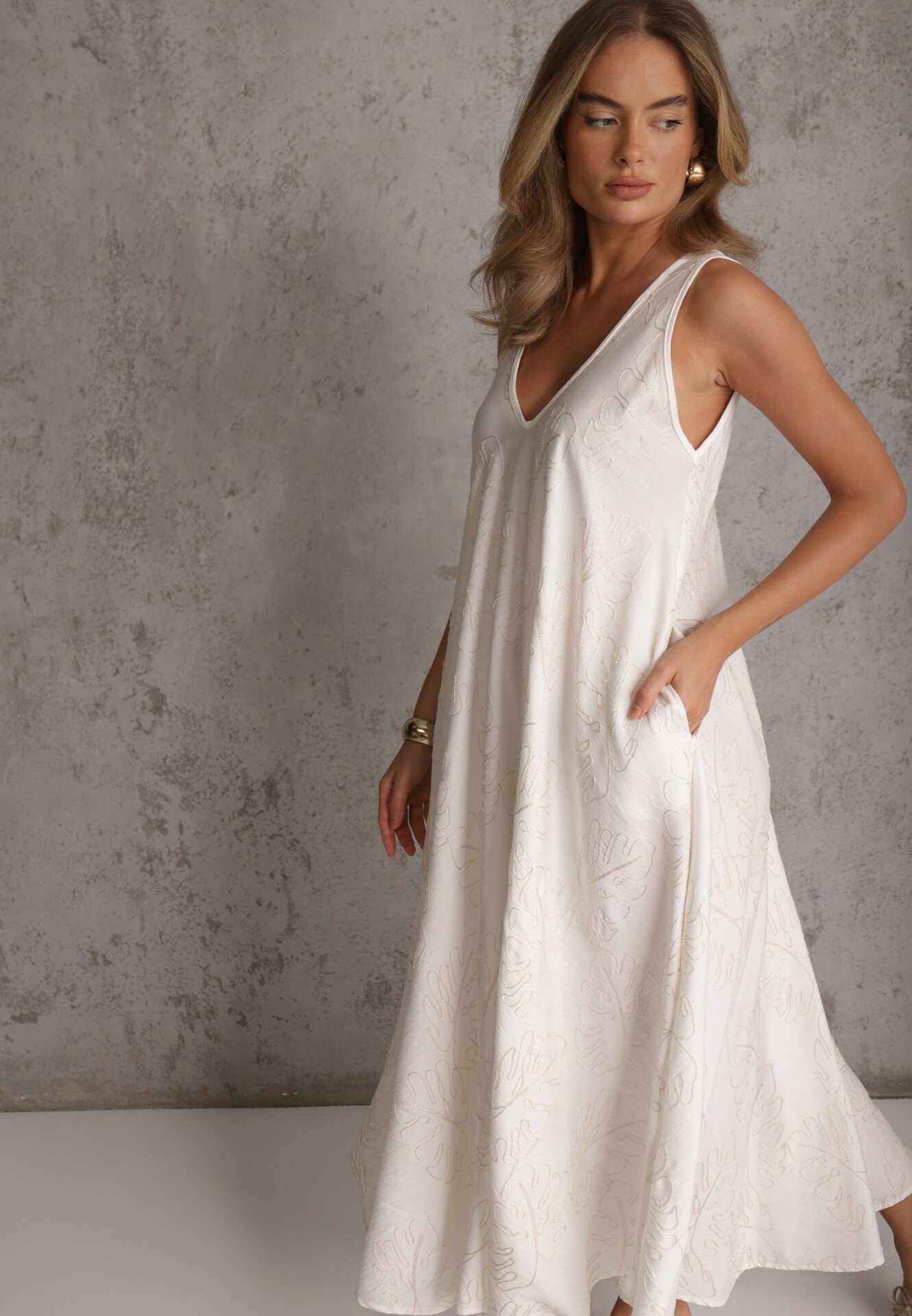 rosa Rochie din viscoză decorată cu broderie cu fir metalic Chionione Albă