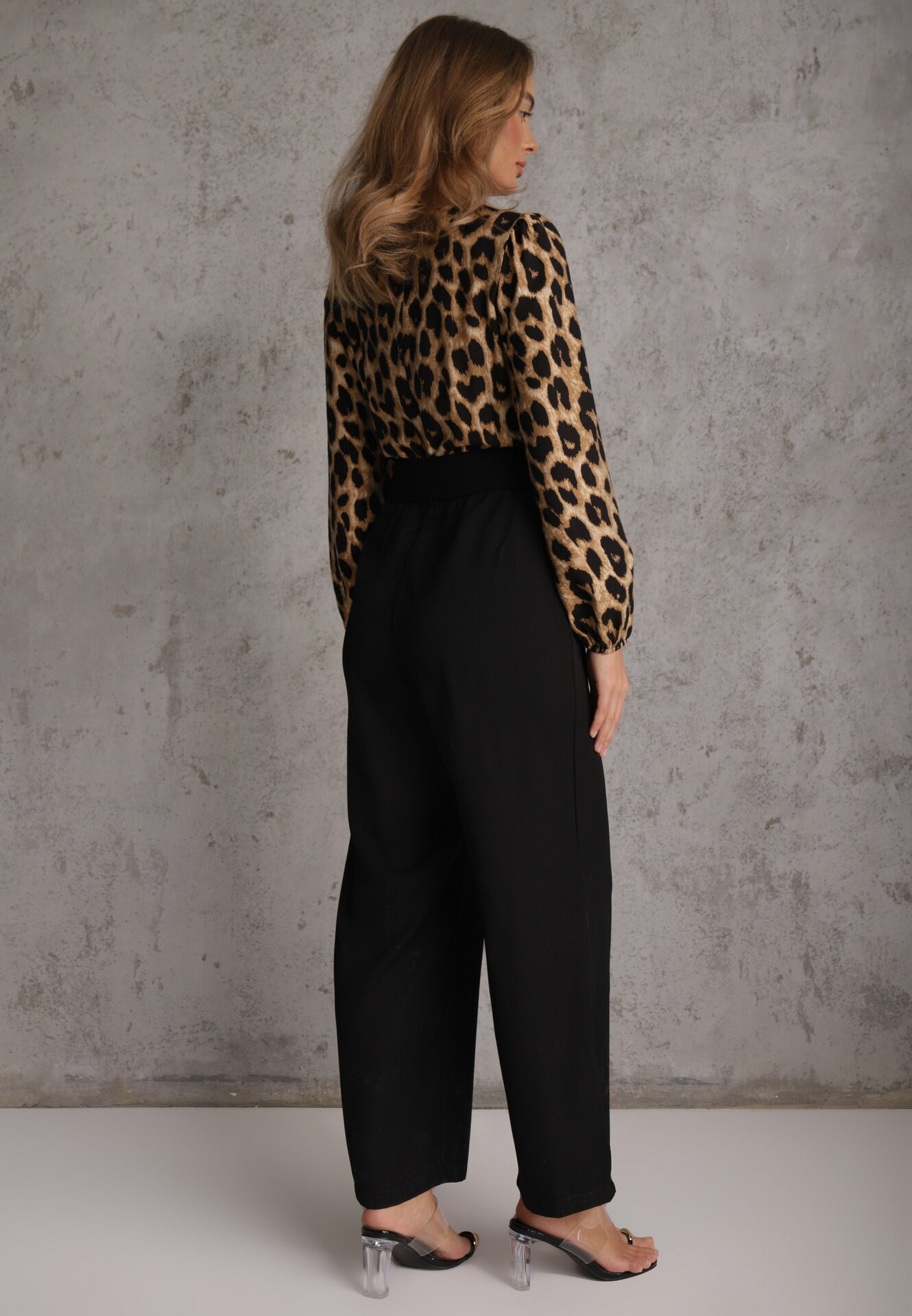 rosa Salopetă Elegantă Maro Decorată cu Imprimeu Leopard și Curea Vailisea
