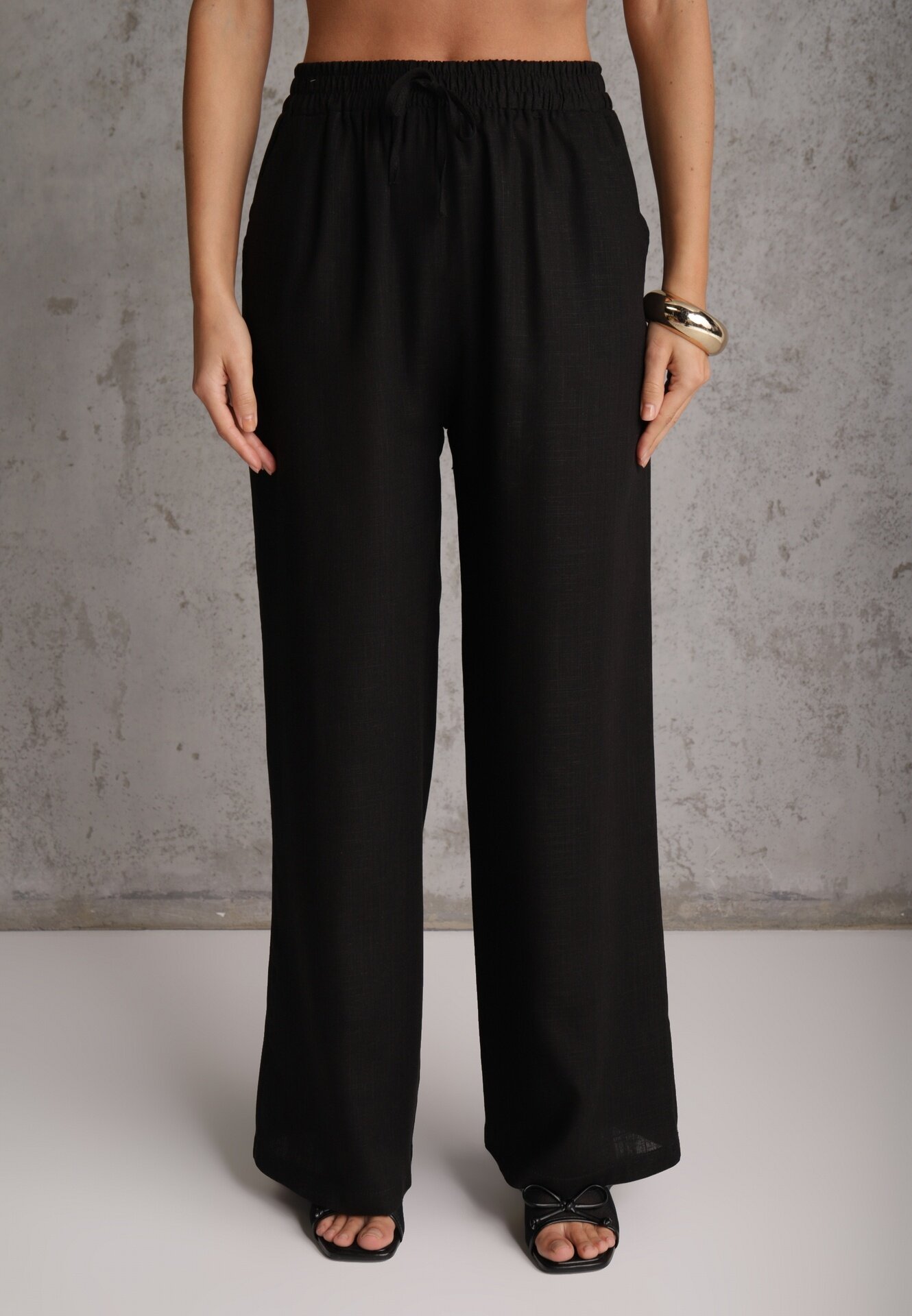 rosita Set de vară din vâscoză și in pantaloni și bluză cu nasturi decorativi Belone Negru