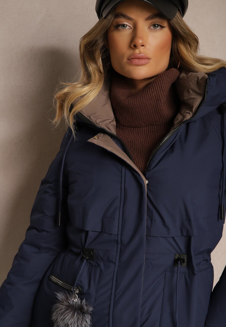 rosse line Jachetă Parka bleumarin cu cordon în talie și cu glugă decorată cu pandantiv Zeriena