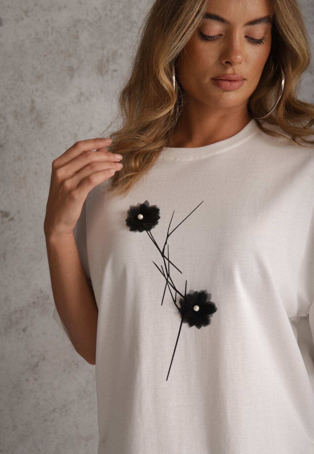 rosse line T-shirt din viscoză decorat cu flori și perle Muvine Alb