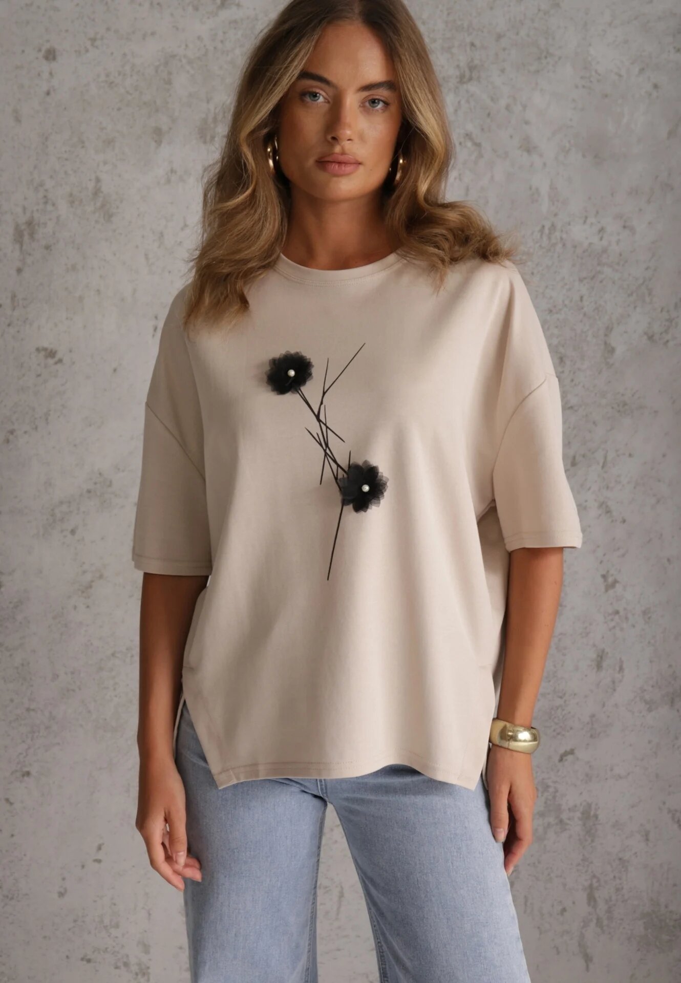 rosse line T-shirt din viscoză decorat cu flori și perle Muvine Bej deschis
