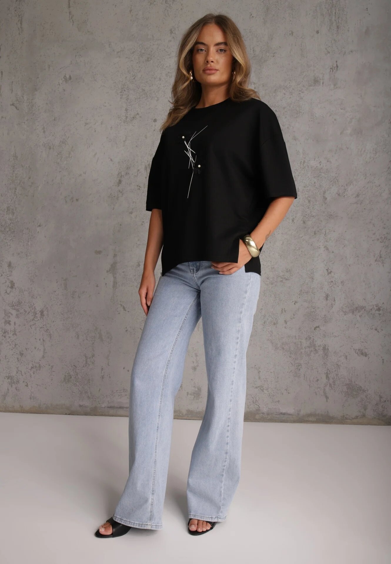 rosse line T-shirt din viscoză decorat cu flori și perle Muvine Negru