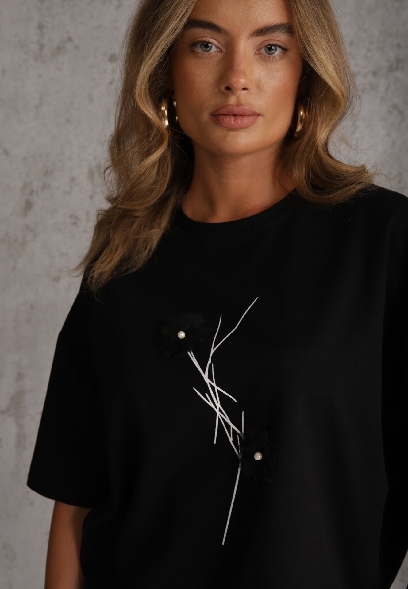 rosse line T-shirt din viscoză decorat cu flori și perle Muvine Negru