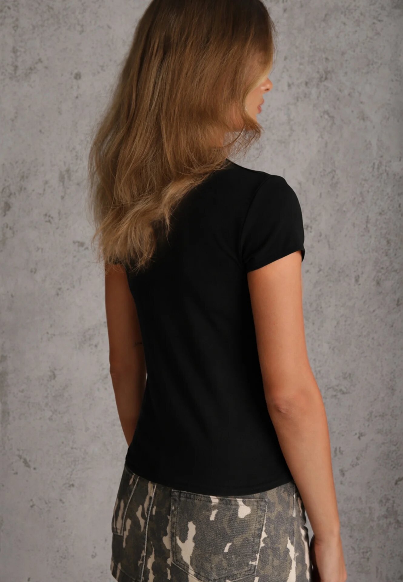 rosse line T-shirt minimalist din vâscoză cu guler tip tunică Osessa Negru
