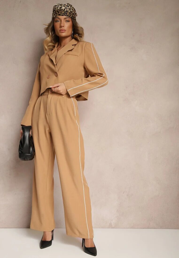  Set costum bej cu lampas Sacou scurt și Pantaloni largi cu pense Lorenda