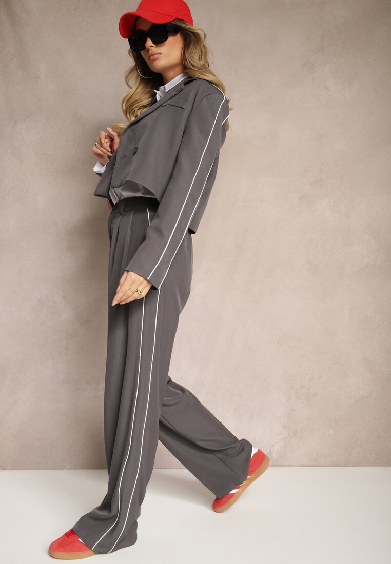  Set de Costum Gri cu Bandă Laterală Sacou Scurt și Pantaloni Largi cu Pense Lorenda