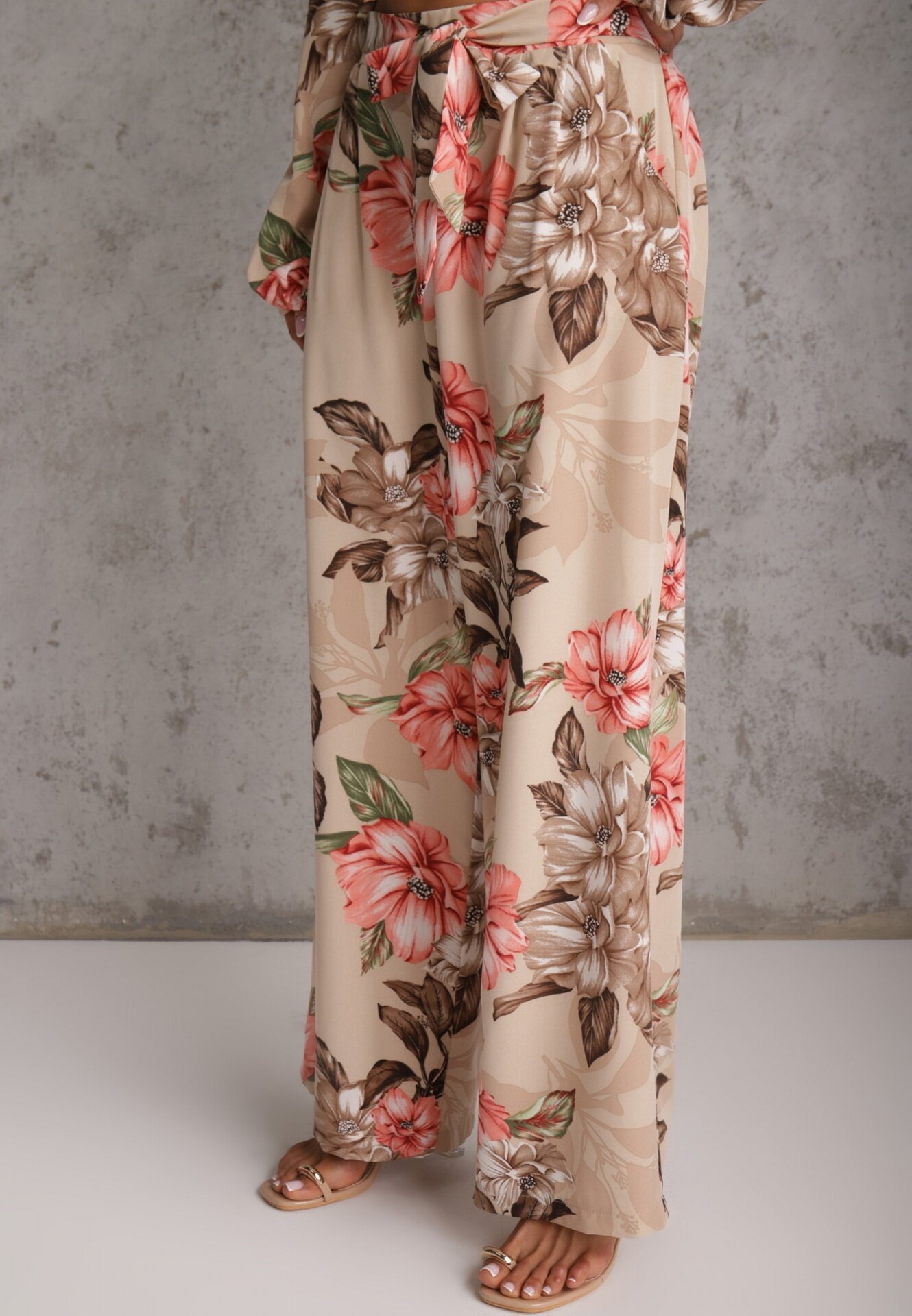  Set din 2 piese bej Bluză cu mânecă lungă Pantaloni largi cu elastic în talie cu imprimeu floral Calaq