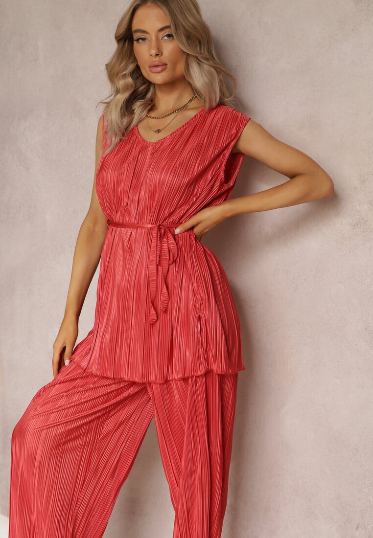  Set plisat roșu din două piese: Bluză cu centură textilă și Pantaloni lungi largi Lasion