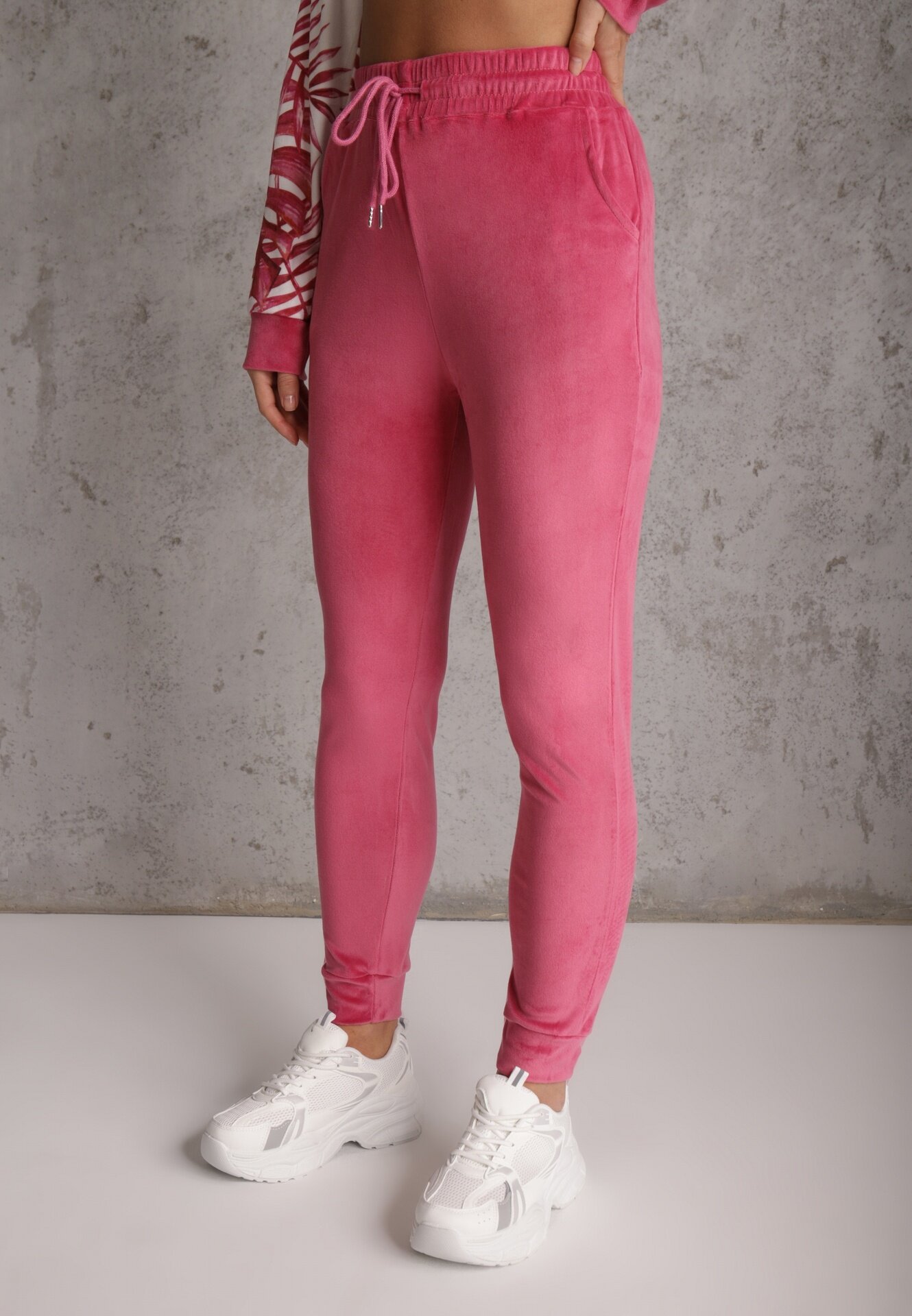  Set trening din velur Roz cu bluză cu glugă cu model și pantaloni jogger Rouviana