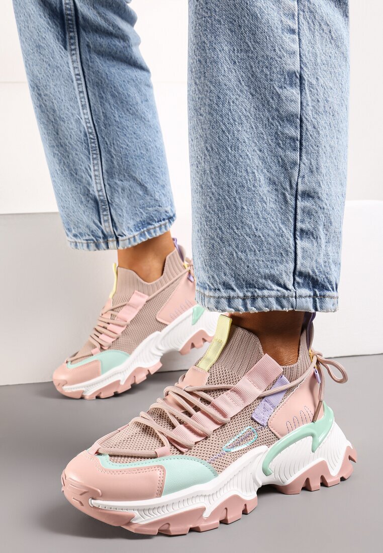  Sneakersi Roz Kharena