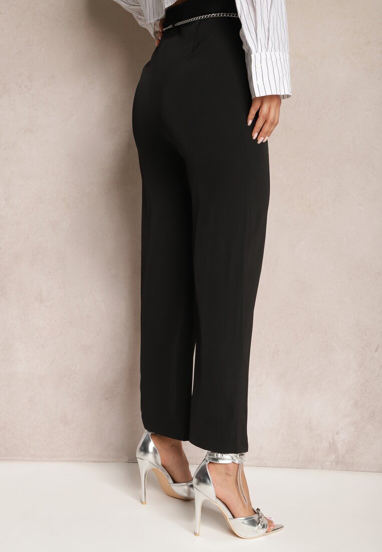sophyline Pantaloni Negri Eleganti cu Picioare Evazate Finisați cu un Lanț Decorativ în Talie Hamophona
