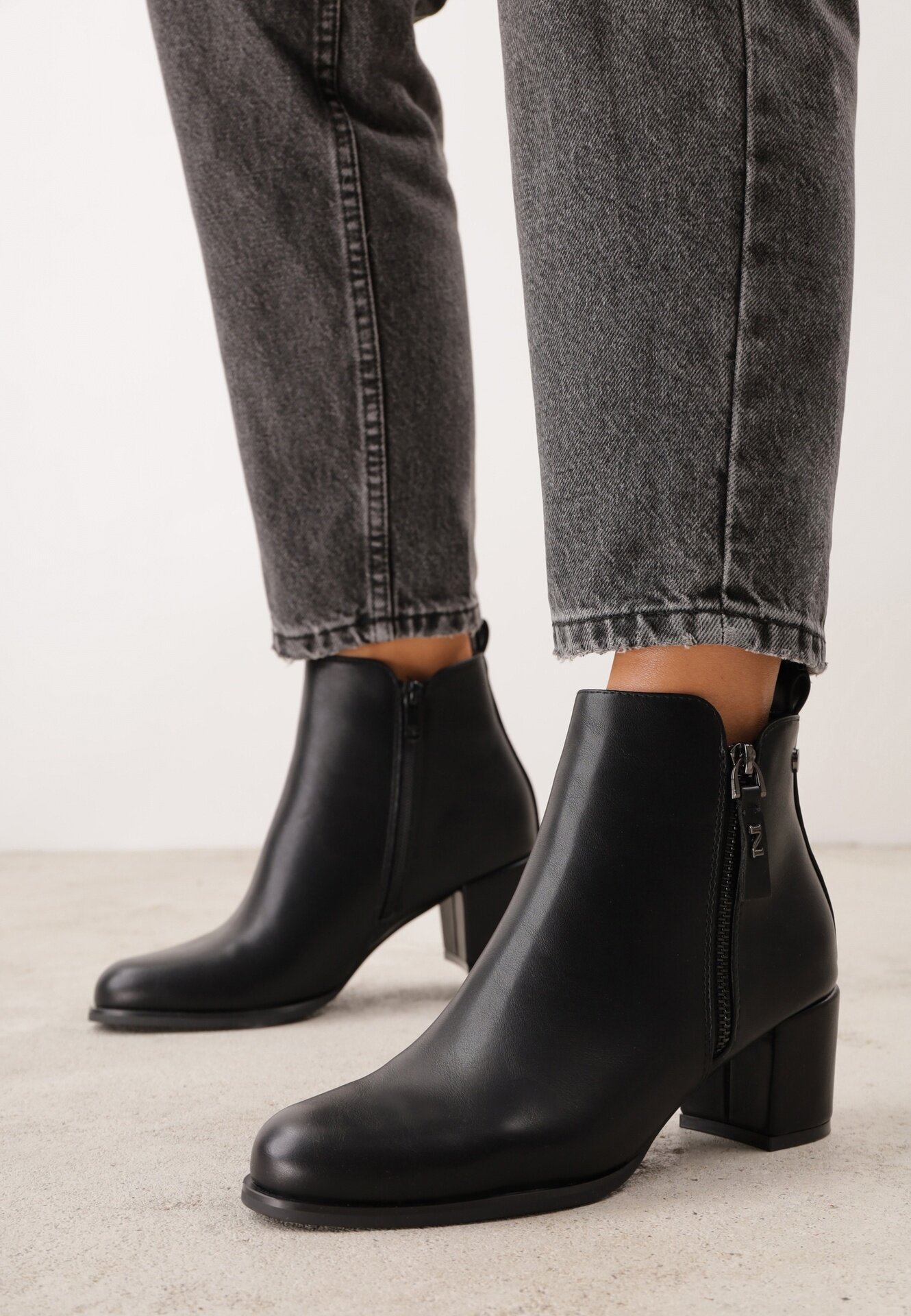 super mode Botine joase cu toc gros și fermoar decorativ Joceline Negre