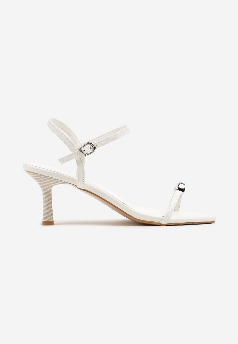 super mode Sandale Albe cu toc cui tip japoneze cu ornament pe deget Senadaria