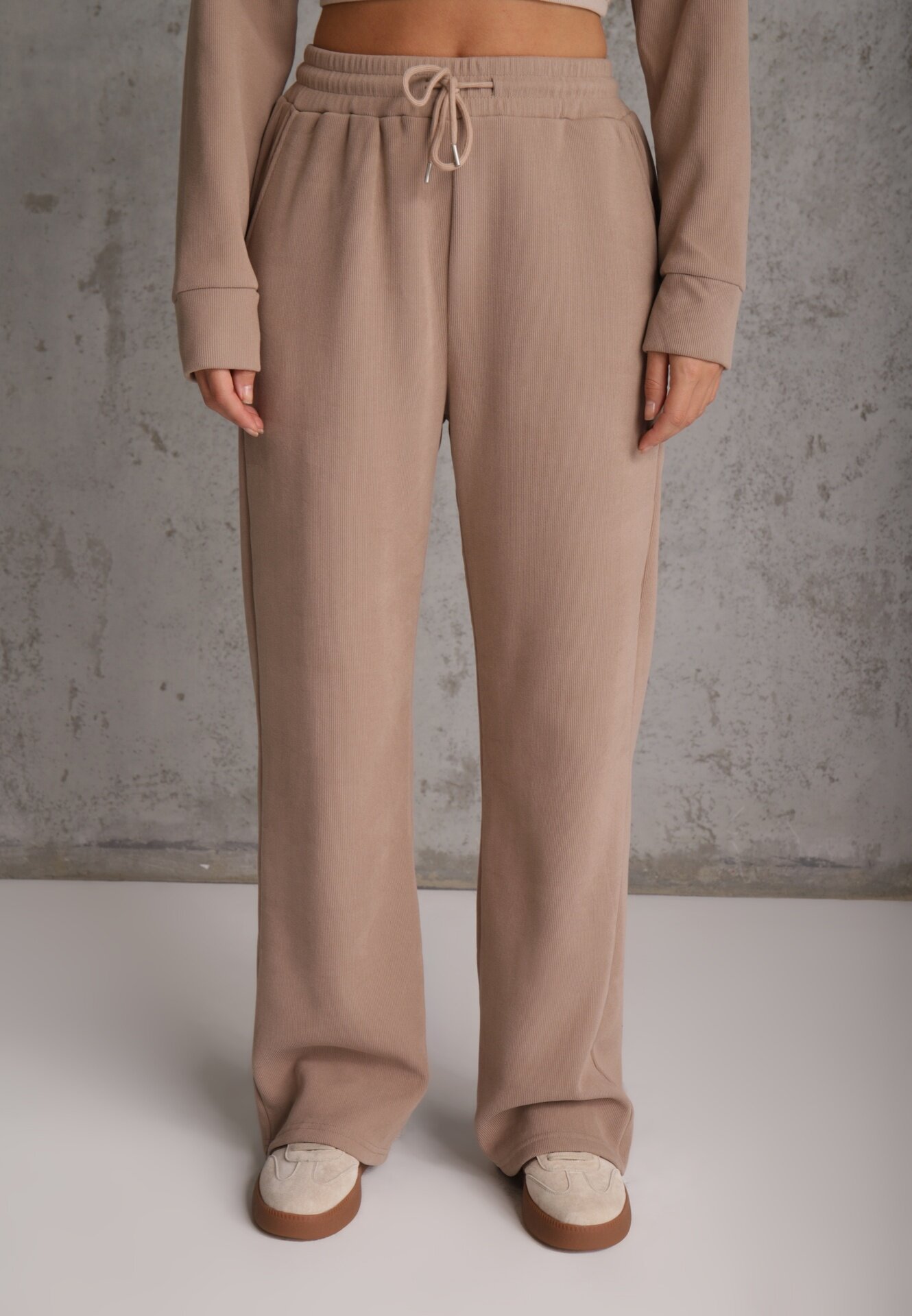swest Set de trening cu pantaloni Wide Leg și bluză cu fermoar cu guler tip tunică Milia Bej închis