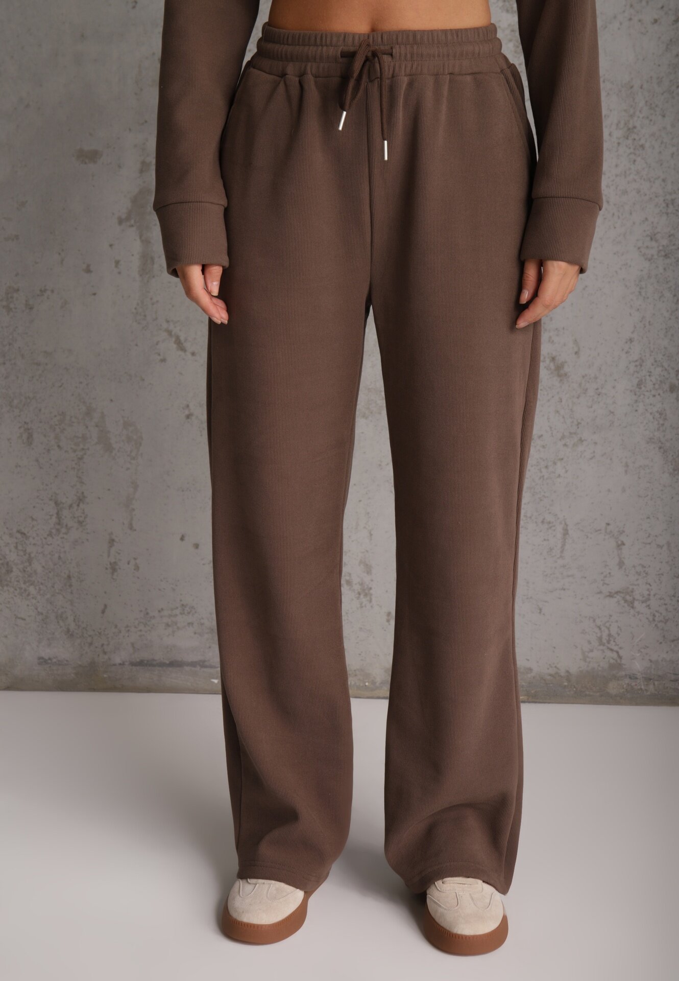swest Set de trening cu pantaloni Wide Leg și bluză cu fermoar cu guler tip tunică Milia Maro