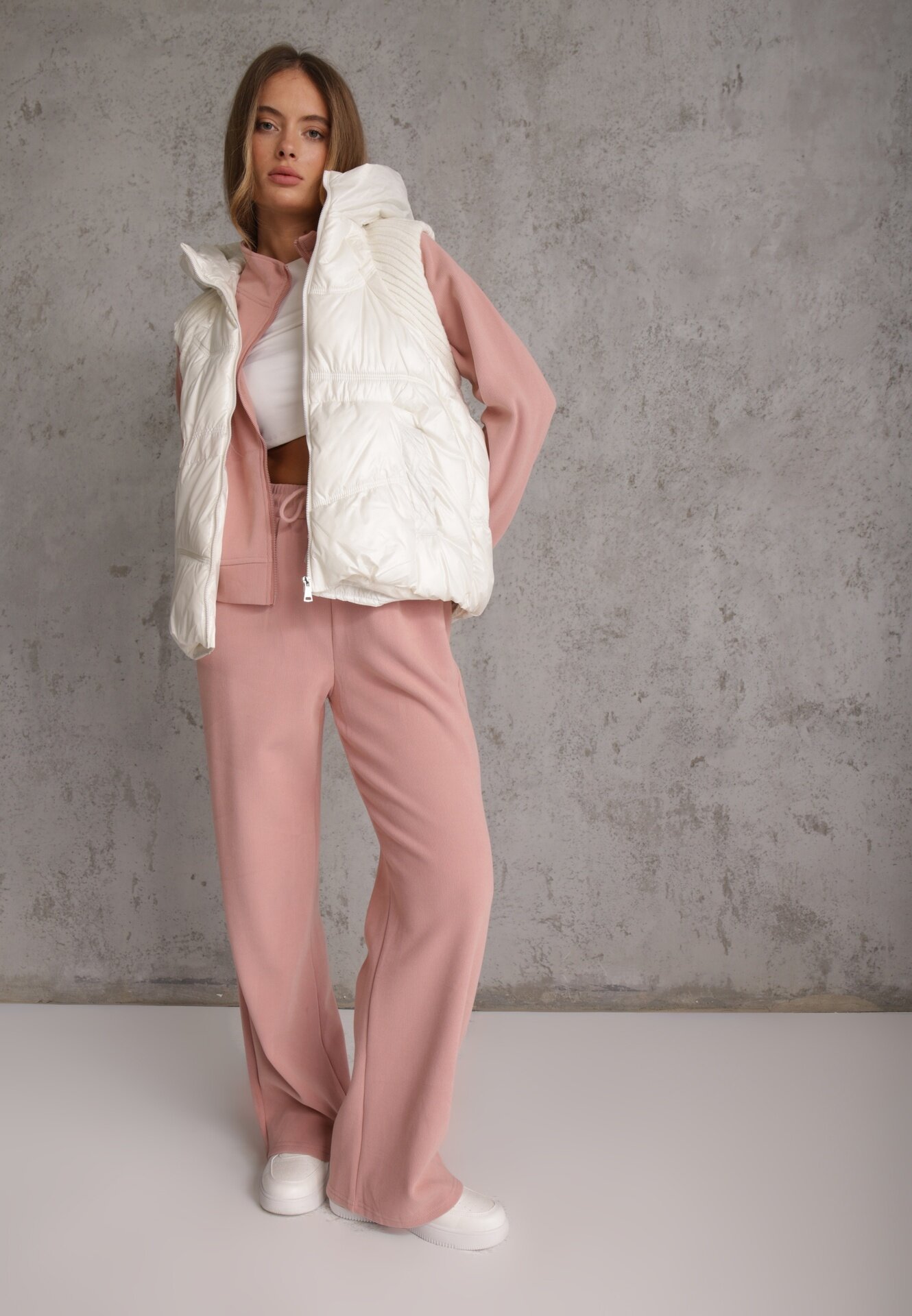 swest Set de trening cu pantaloni Wide Leg și bluză cu fermoar cu guler tip tunică Milia Roz
