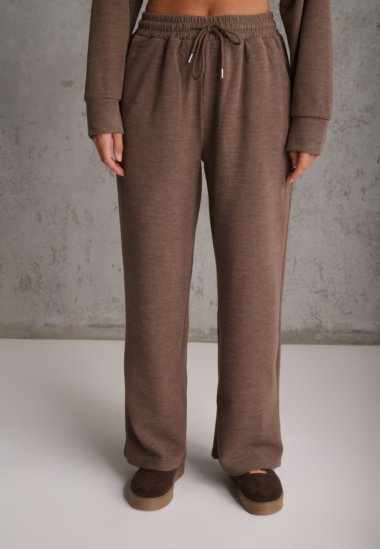 swest Set trening pantaloni Wide Leg și bluză cu glugă și aplicații Nailena Maro