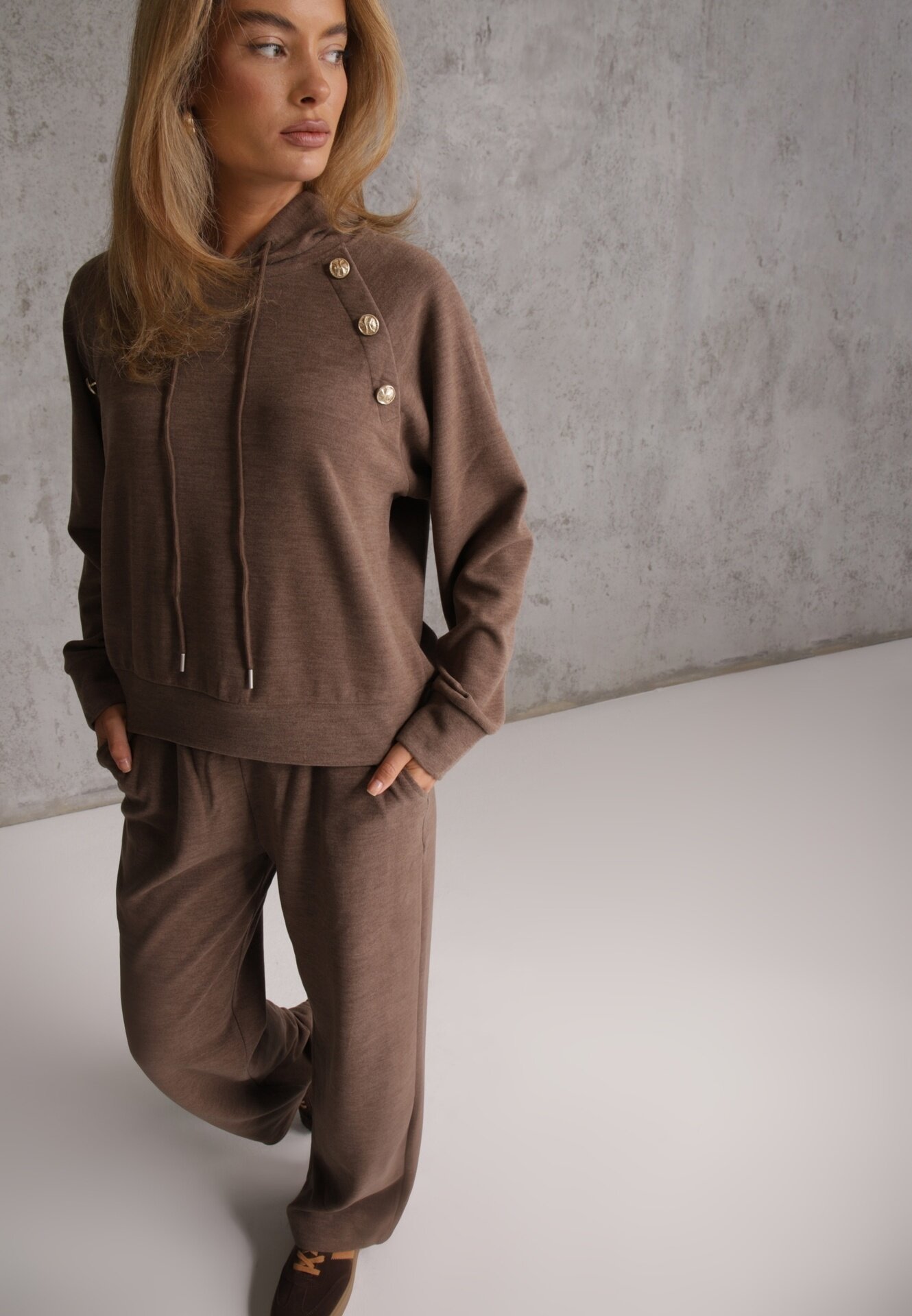 swest Set trening pantaloni Wide Leg și bluză cu glugă și aplicații Nailena Maro