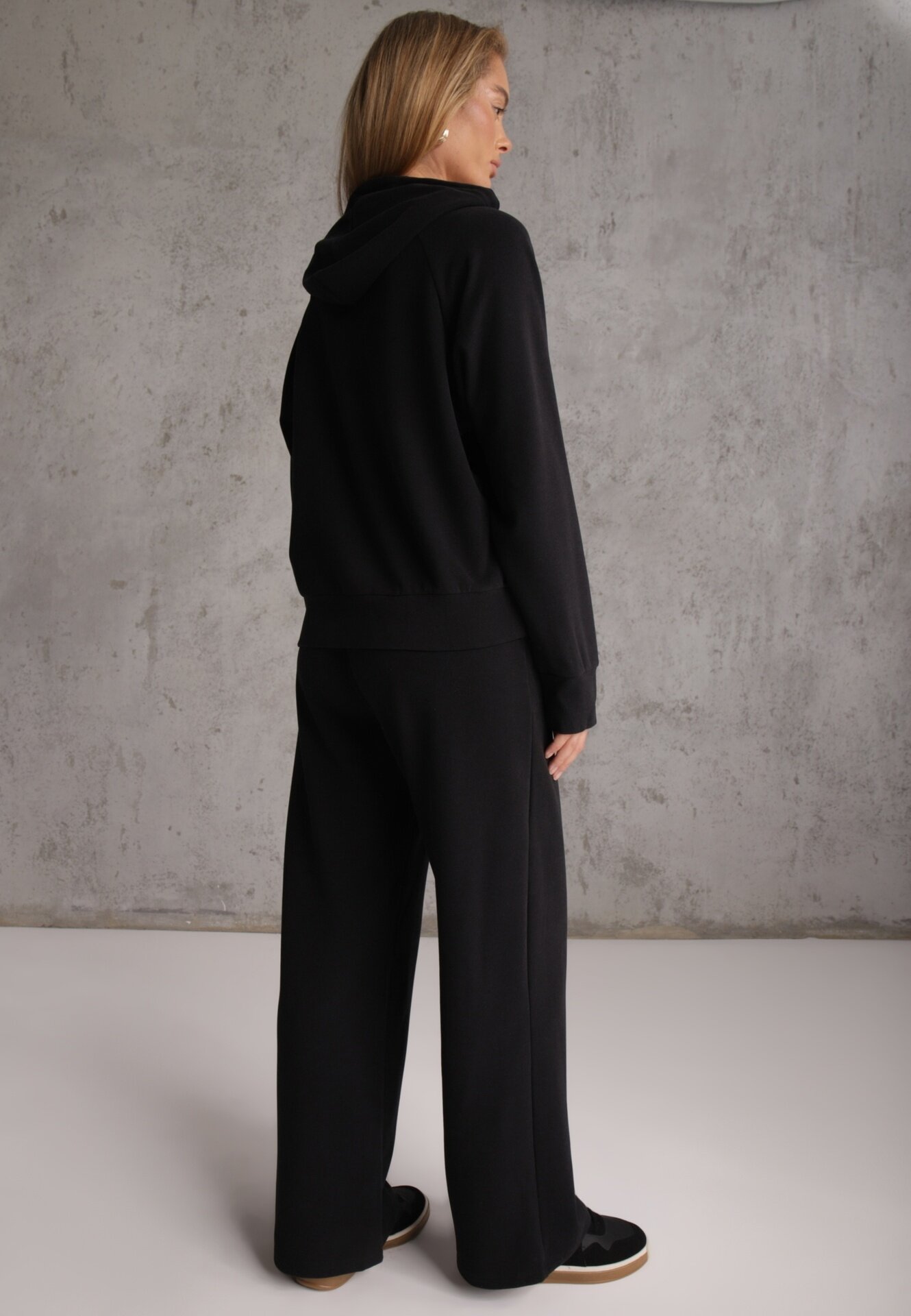 swest Set trening pantaloni Wide Leg și bluză cu glugă și aplicații Nailena Negru