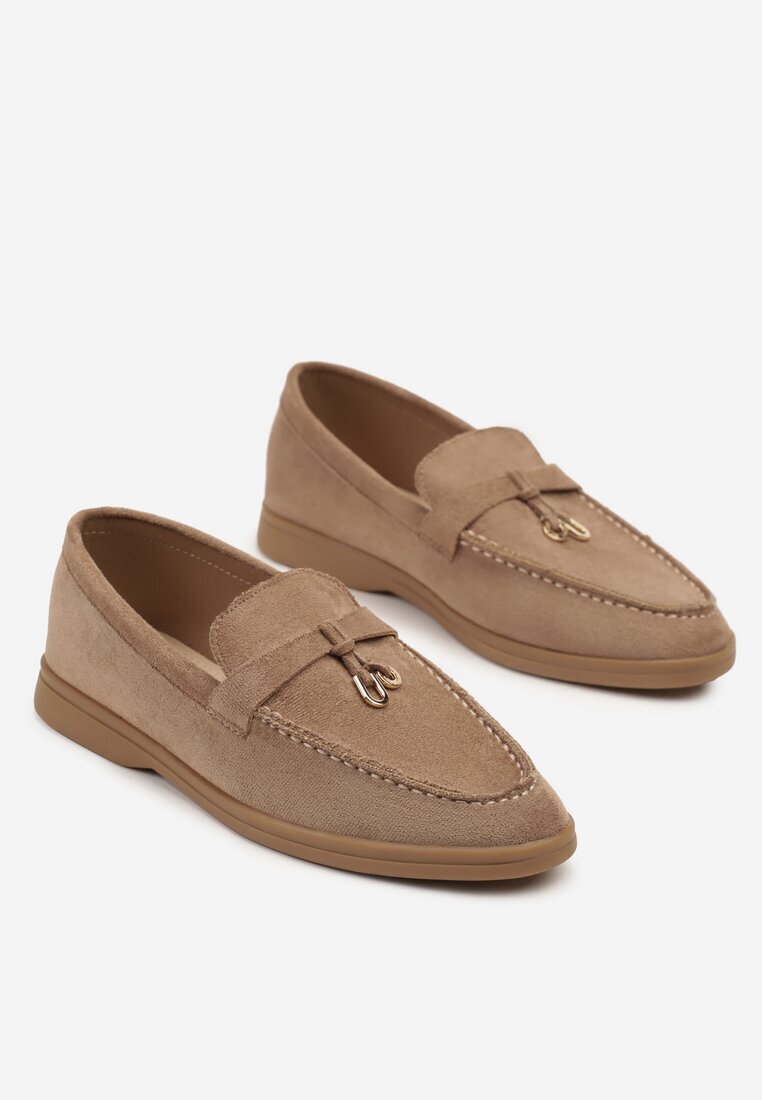 tulipano Mocasini bej închis din eco-piele întoarsă cu pandantiv decorativ Fevionea
