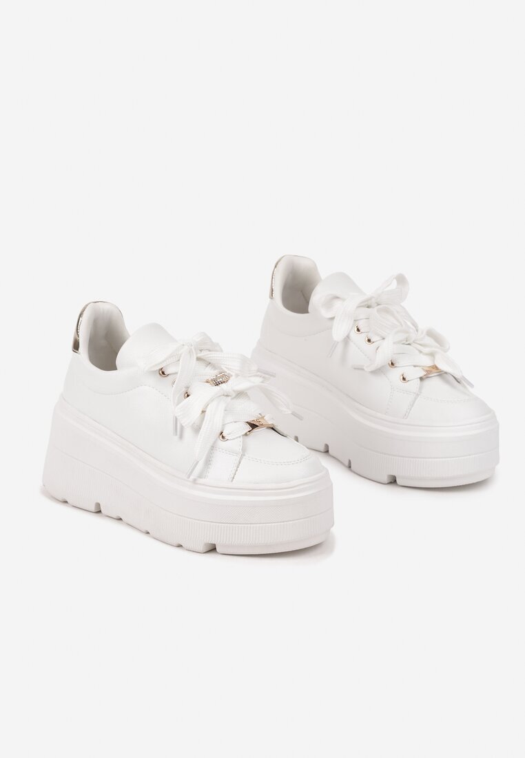 vices Adidași Albi pe Talpă Plată cu Ornamente Metalice și Șireturi Neladith