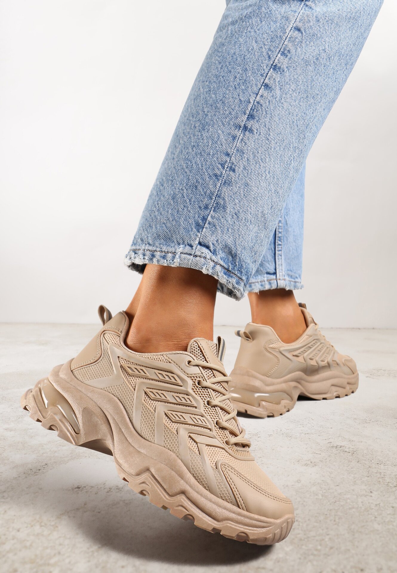 vices Adidași bej închis cu talpă în relief și inserții din plasă Amrogia