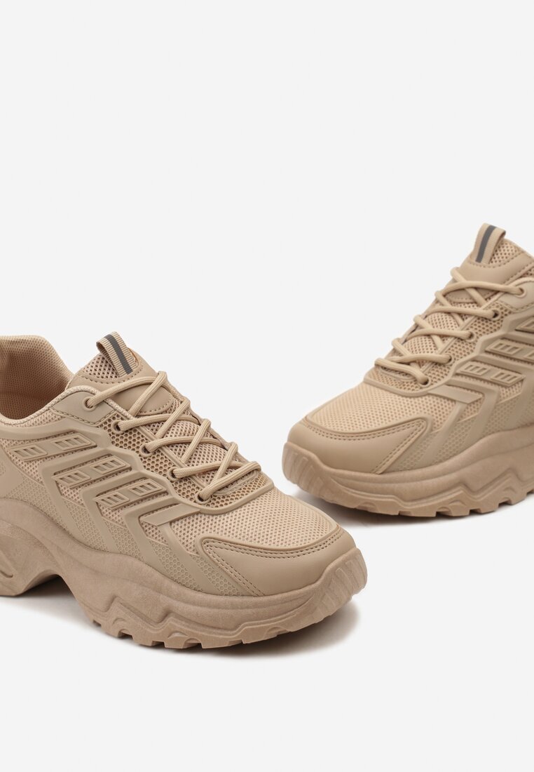 vices Adidași bej închis cu talpă în relief și inserții din plasă Amrogia