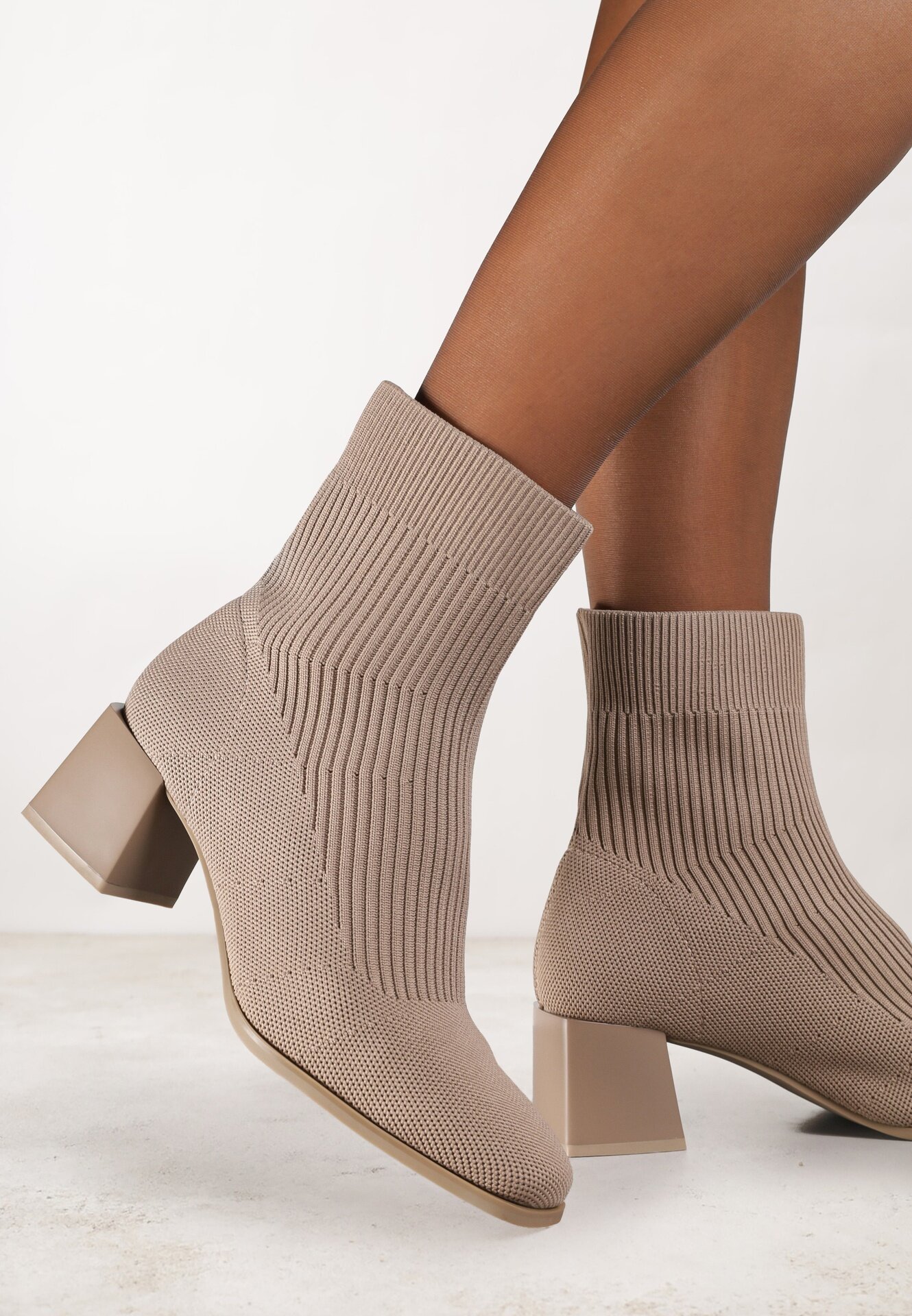 vices Botine Bej închis de gleznă din Material Elastic pe Toc Geometric Aidara