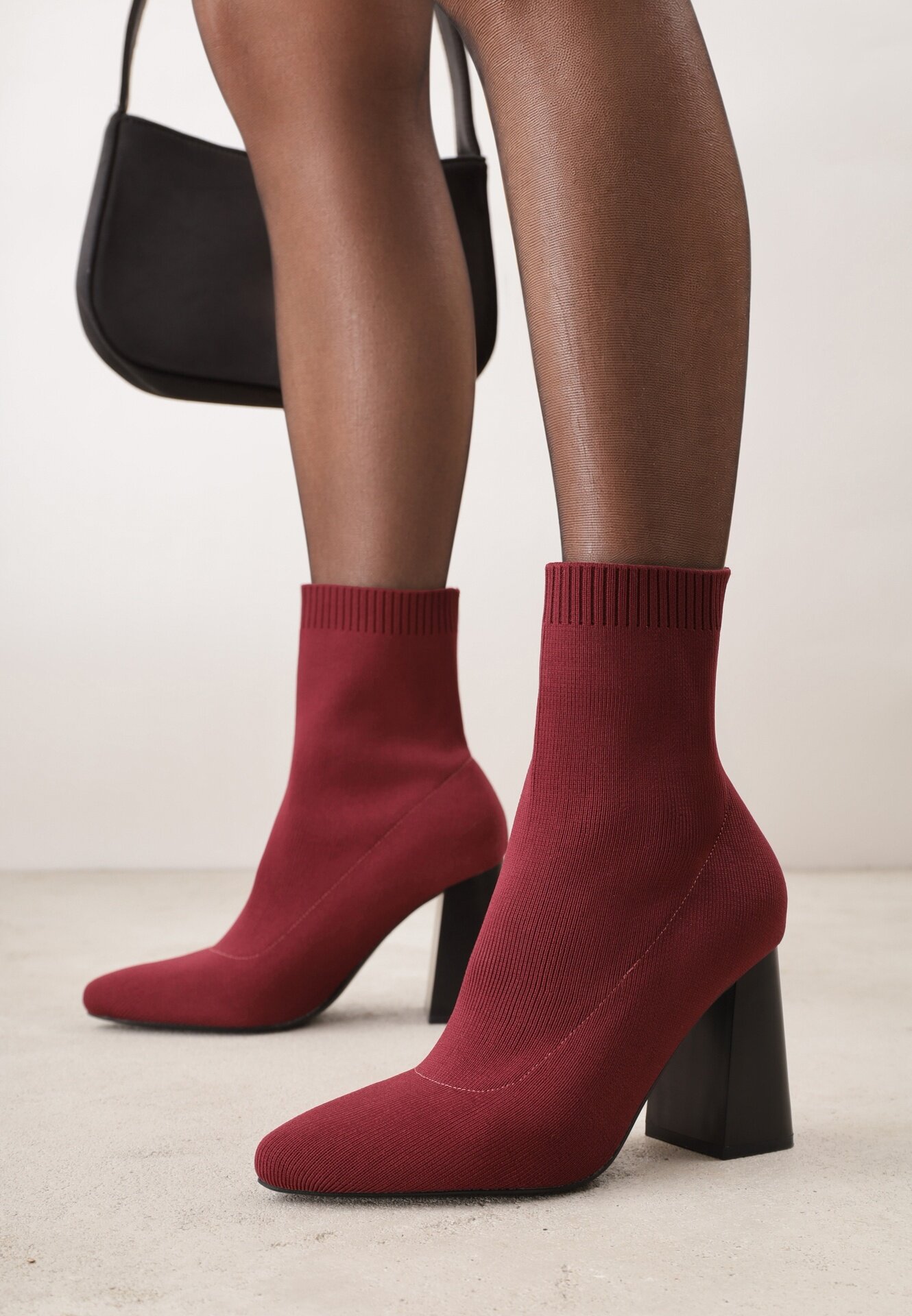 vices Botine Bordo cu toc stâlp cu formă geometrică și cu carâmb elastic Falessea