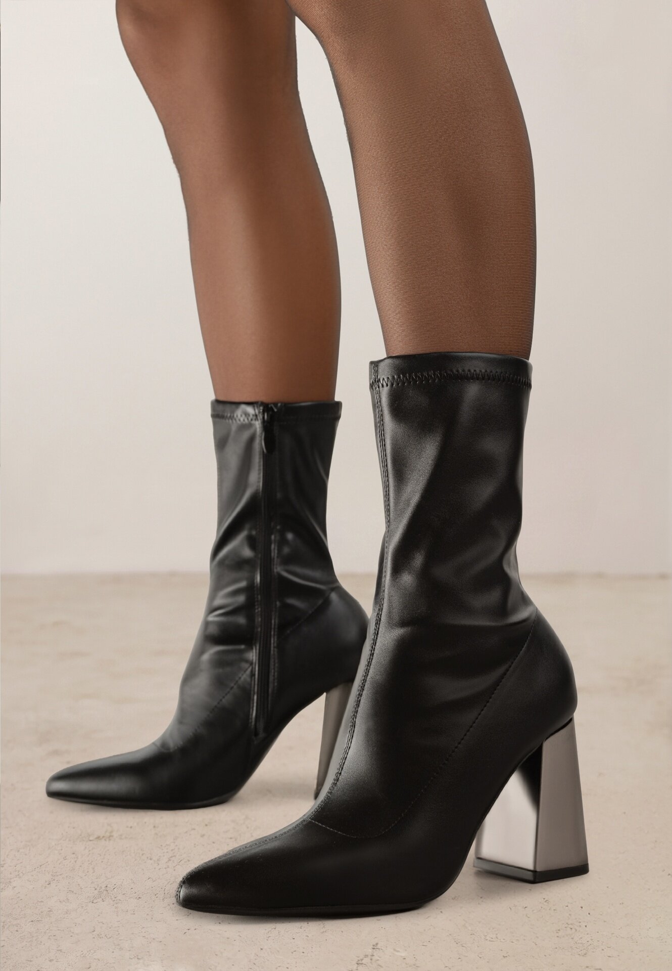 vices Botine Negre Mulante cu toc tip bloc metalic Nevitte
