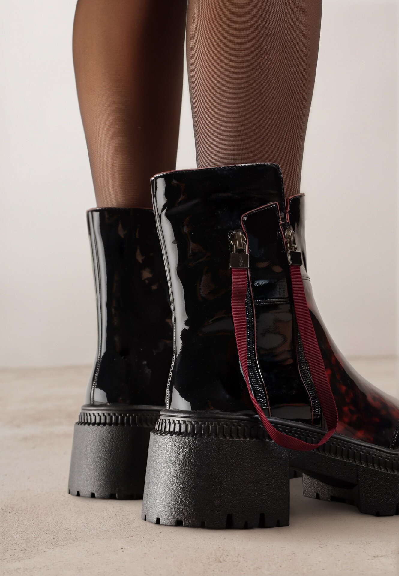 vices Botine Negru-Bordeaux Lăcuite Decorate cu panglică Rotine