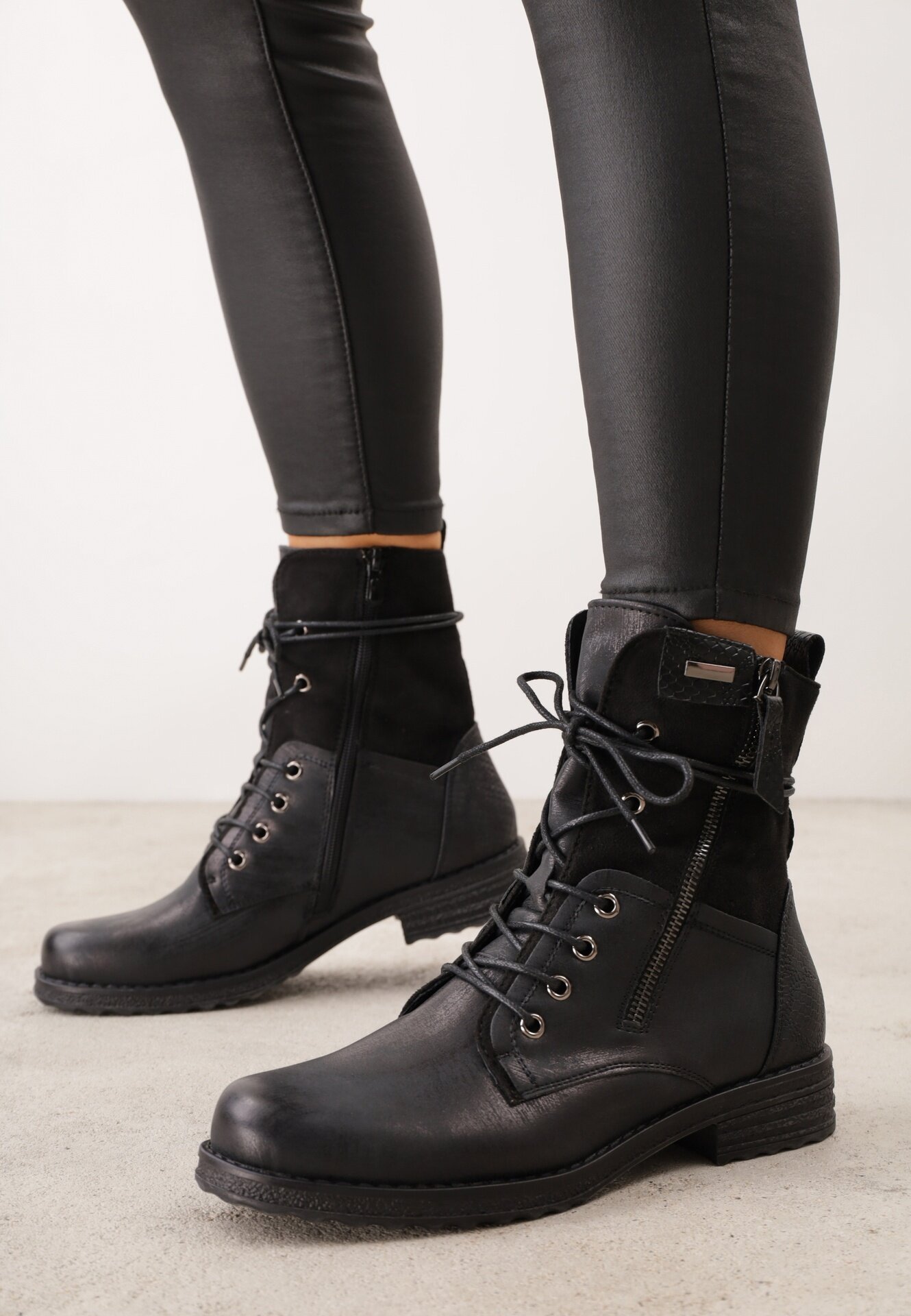 vices Botine tip trzewici cu inserții din piele de șarpe și fermoar decorativ Tinoa Negre