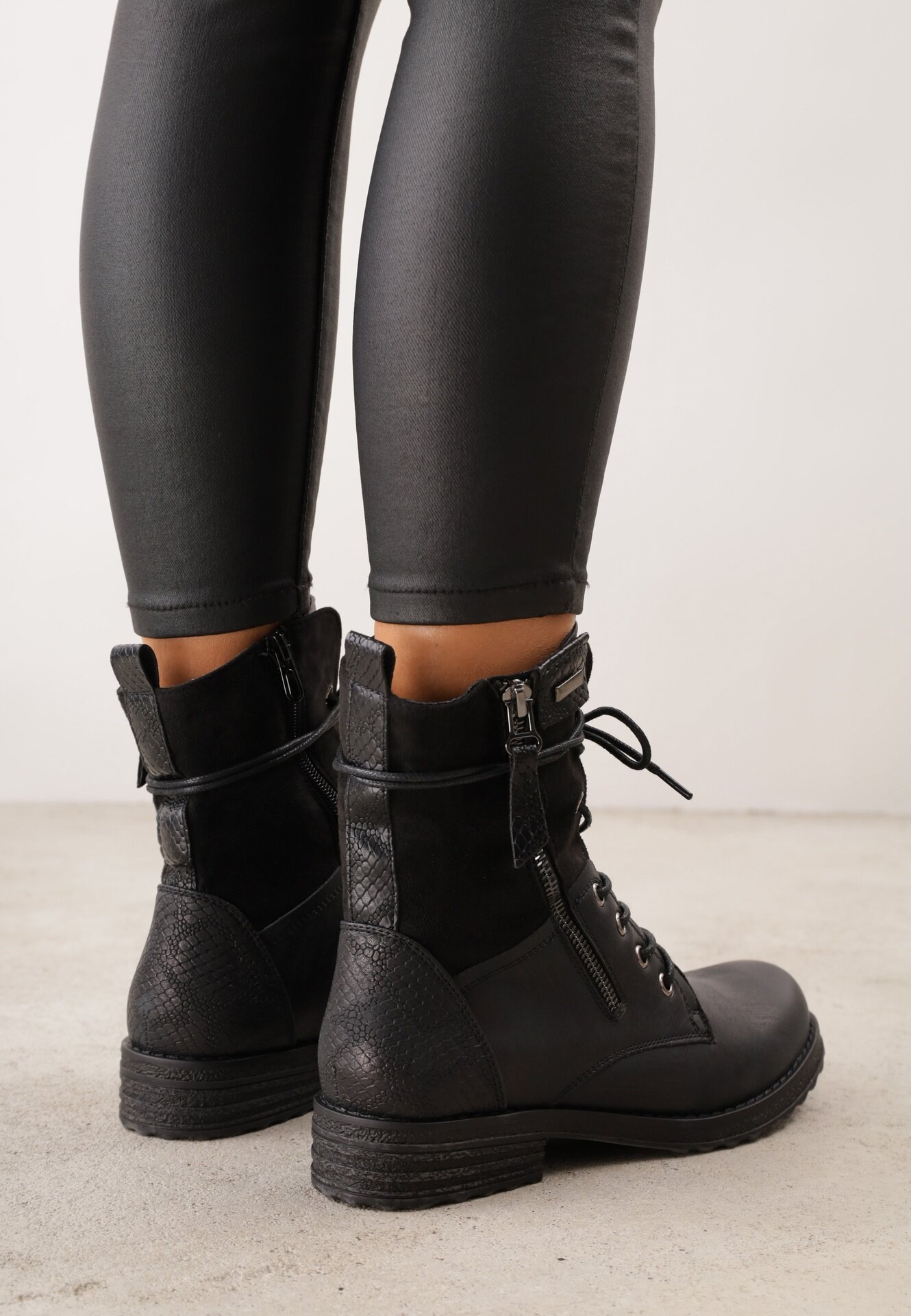 vices Botine tip trzewici cu inserții din piele de șarpe și fermoar decorativ Tinoa Negre
