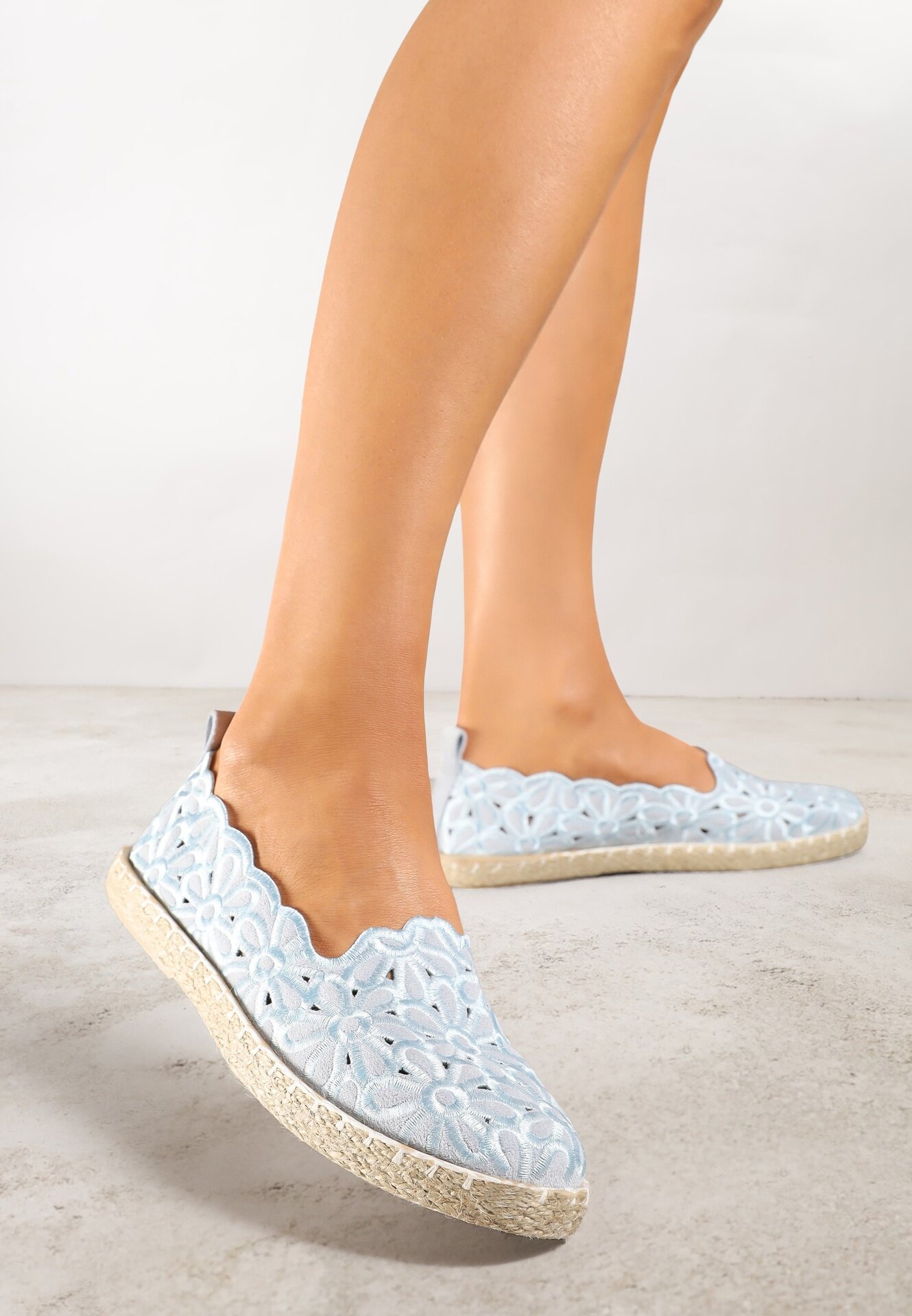 vices Espadrile Împletite Albastre deschis cu Motiv Floral cu Decupaje Perforate Honavia