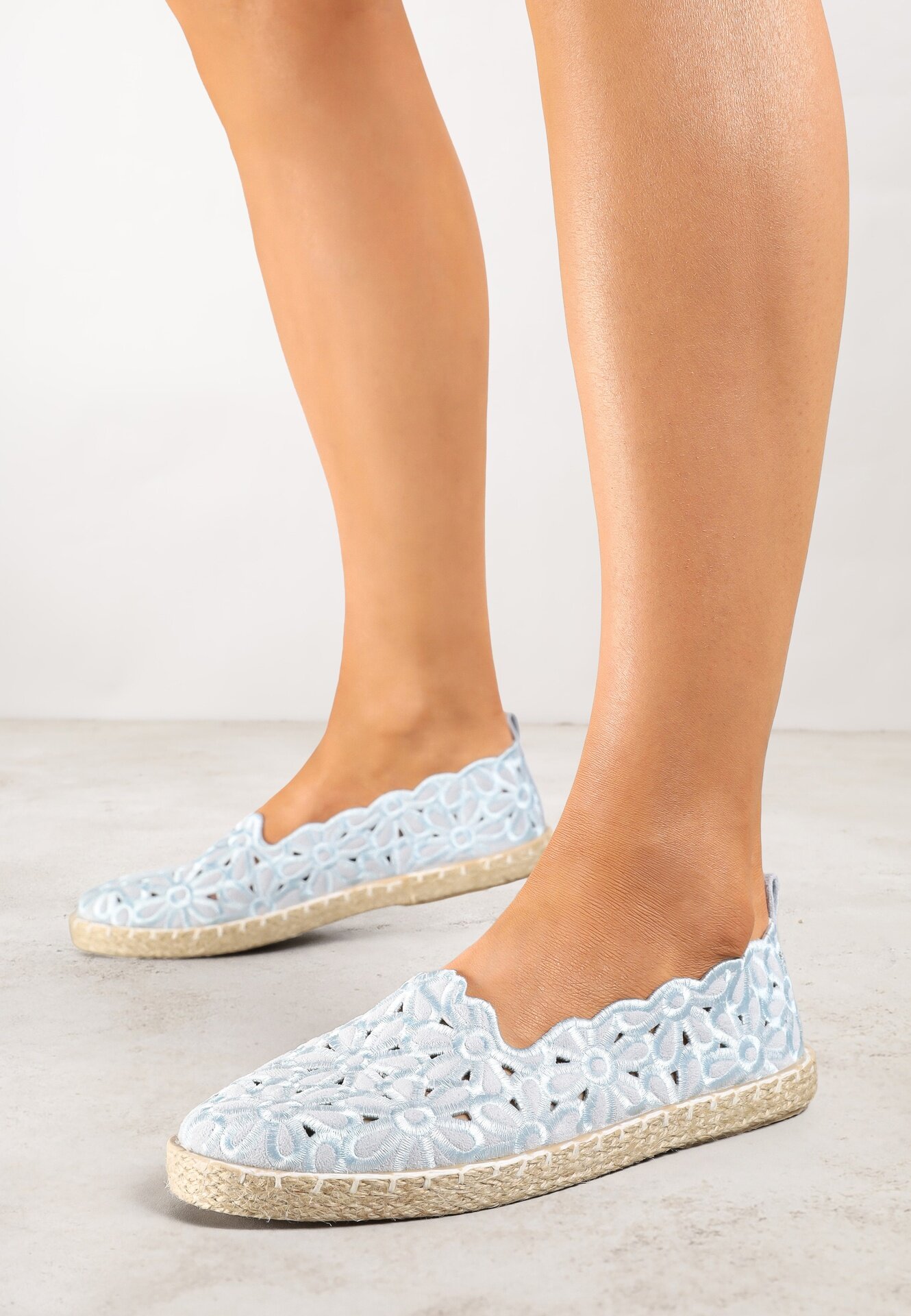 vices Espadrile Împletite Albastre deschis cu Motiv Floral cu Decupaje Perforate Honavia