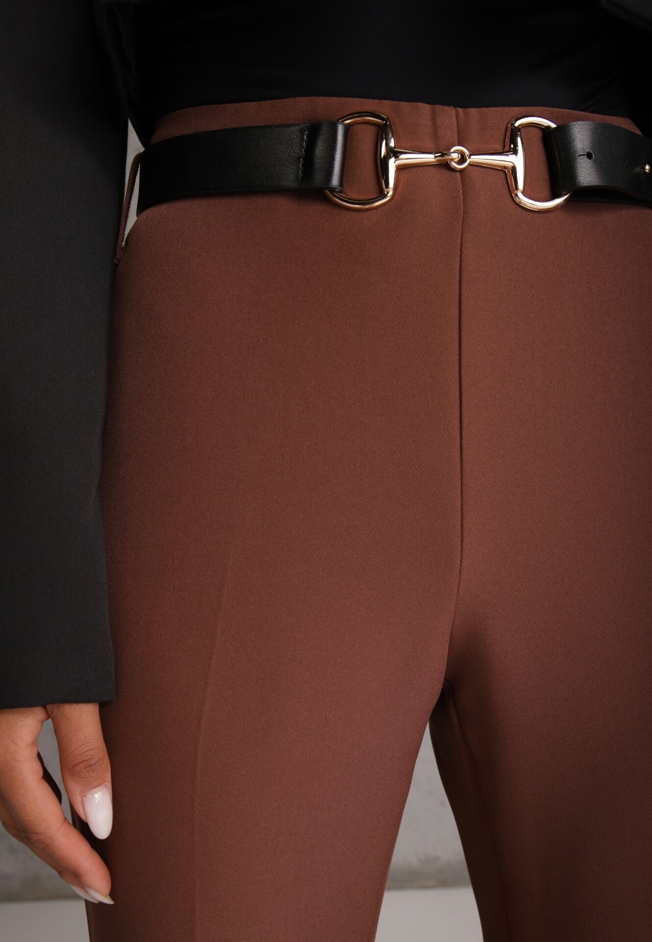 vices Pantaloni eleganți clopot cu curea și cataramă metalică Telepadia Maro