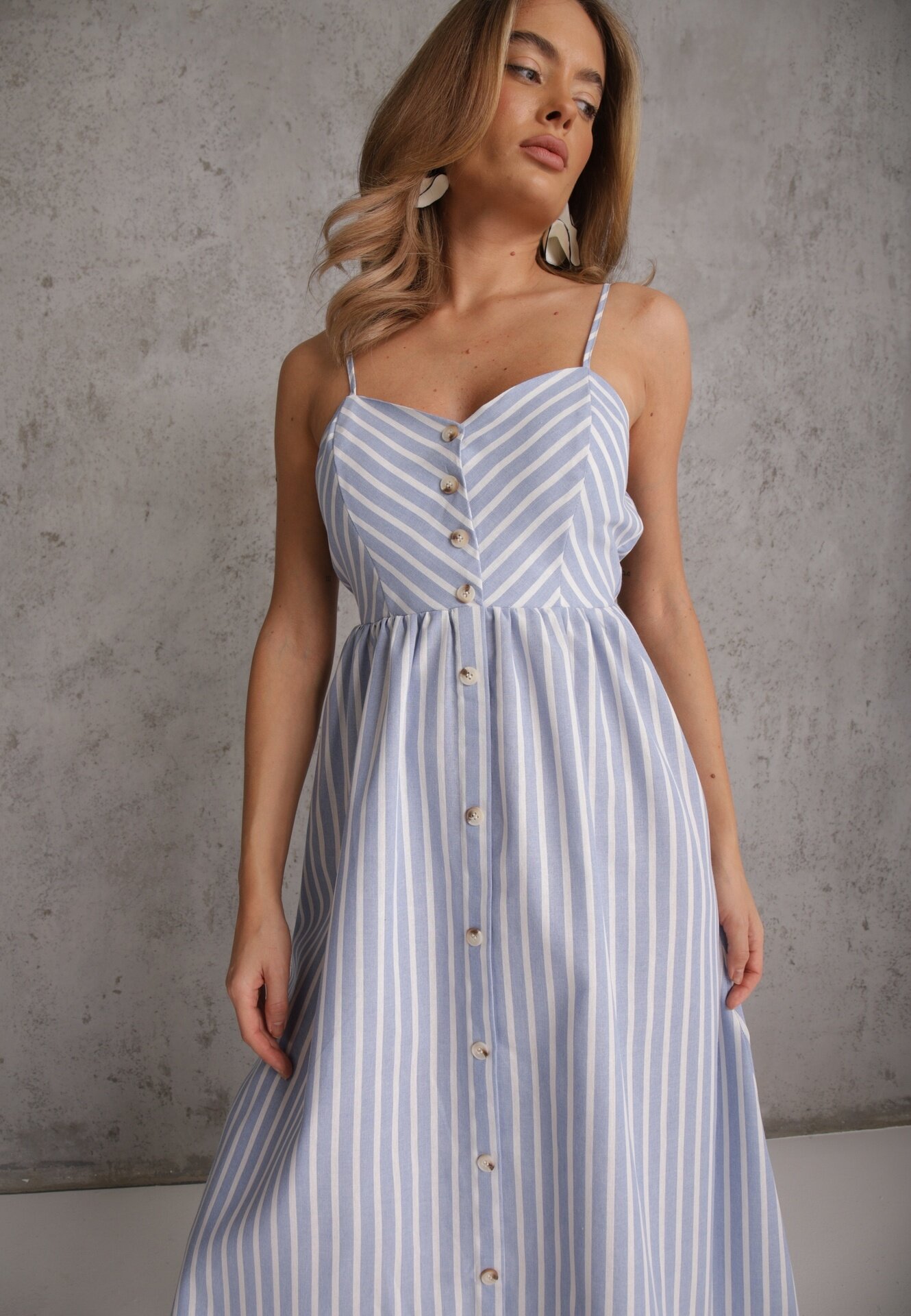 vices Rochie midi albastră în dungi decorată cu nasturi Eimam