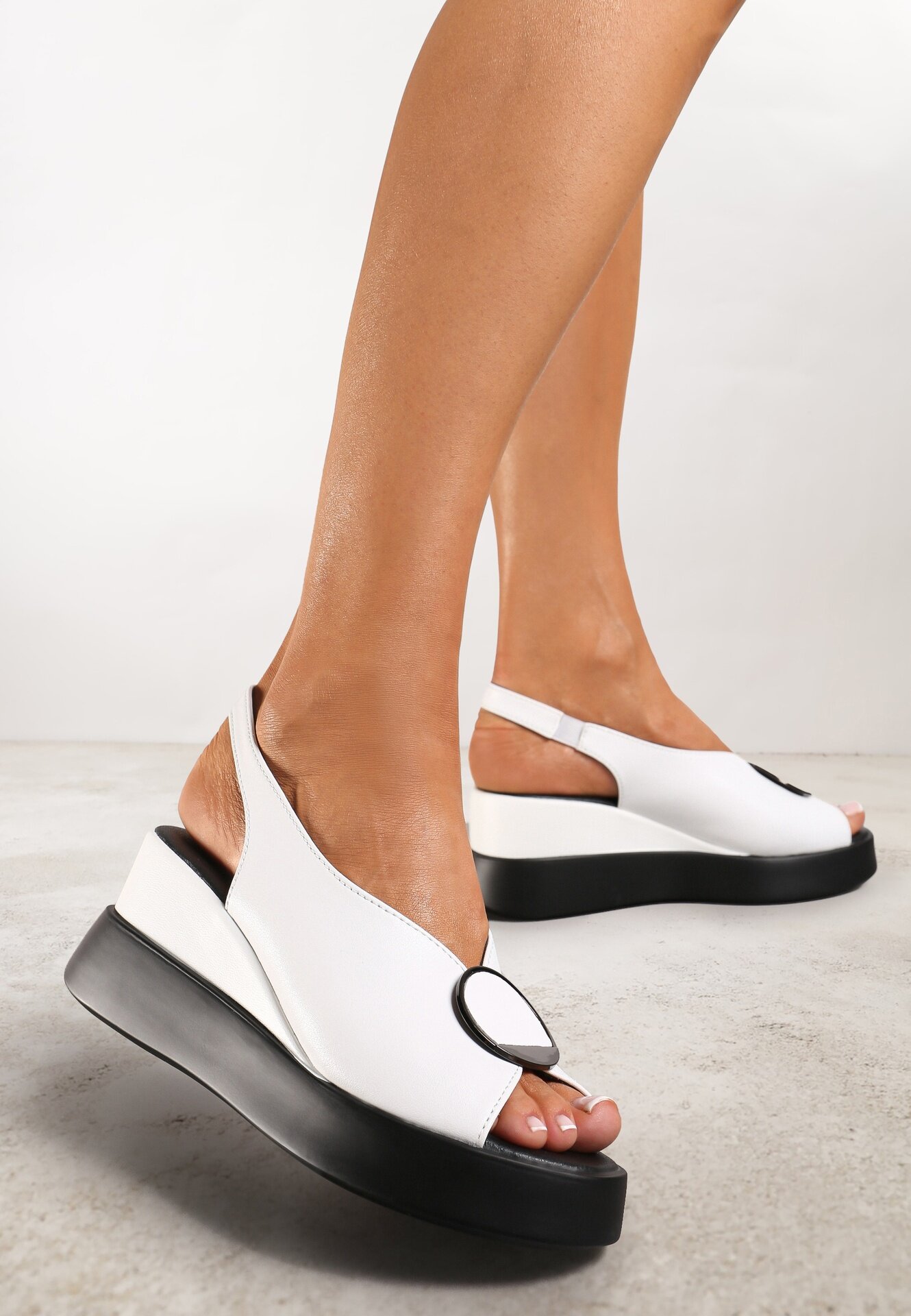 vices Sandale Albe Slip-on din Piele Naturală cu Talpă Pană și Aplicație Metalică Risspa