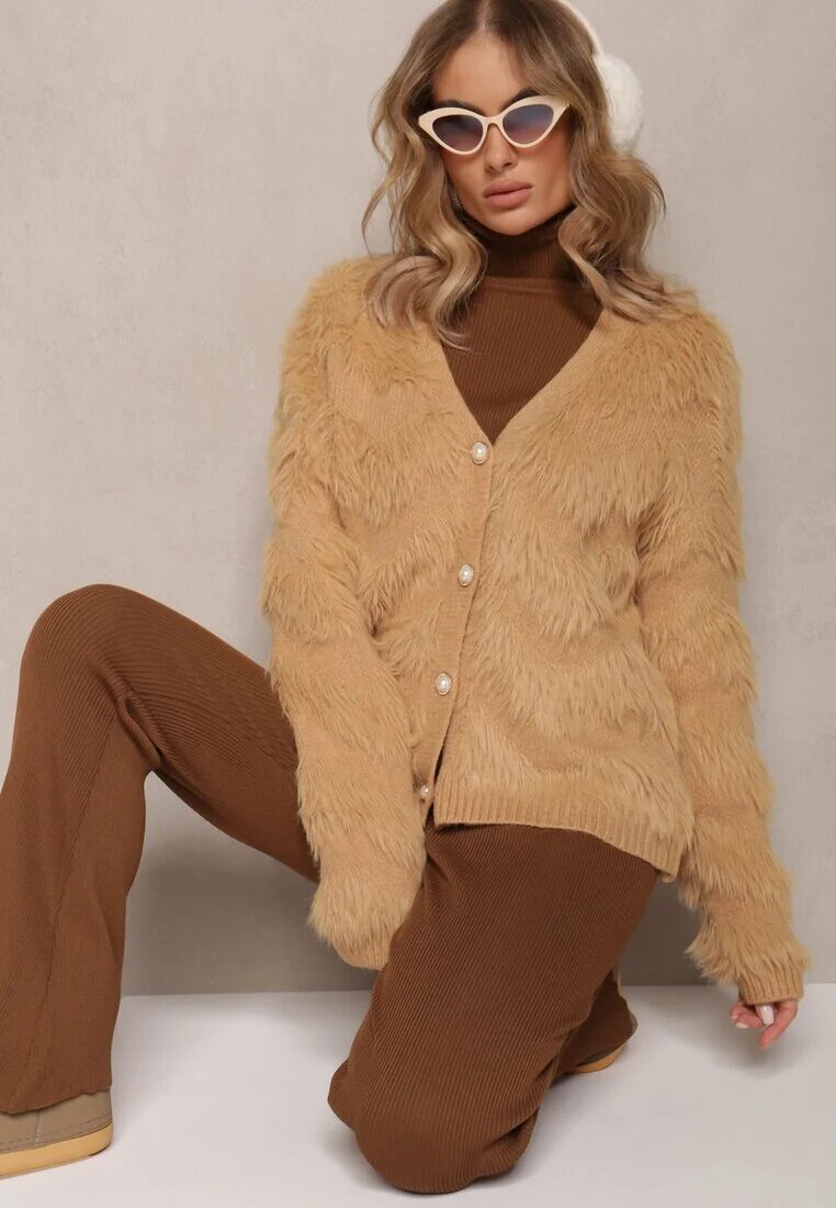 wei wei Cardigan Bej închis cu nasturi din material pufos Ralioppe