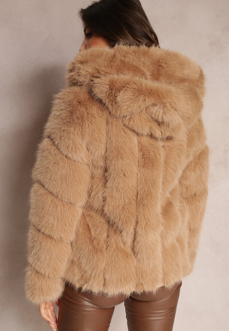 wool fashion Geacă Bej închis cu blană și glugă Haiattas