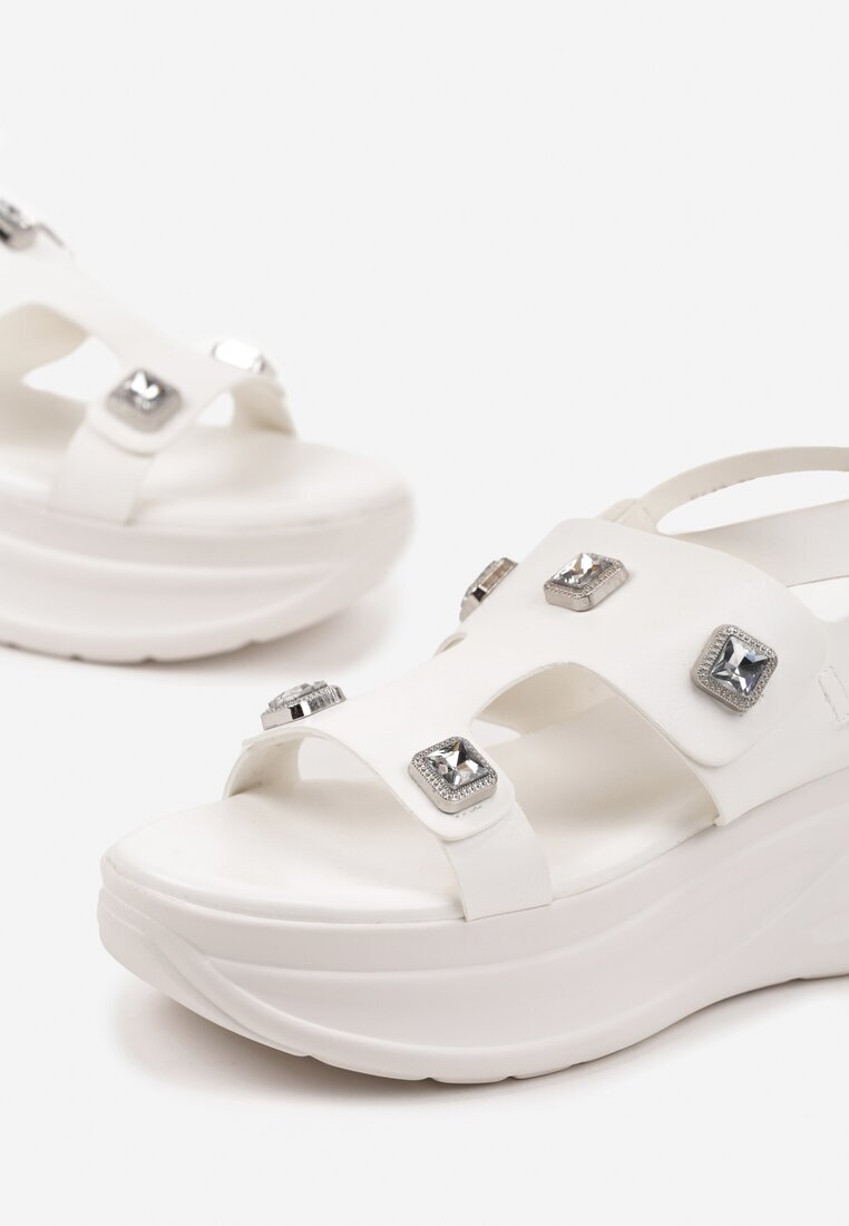 yesmile Sandale Albe pe platformă cu ornamente metalice Liozea