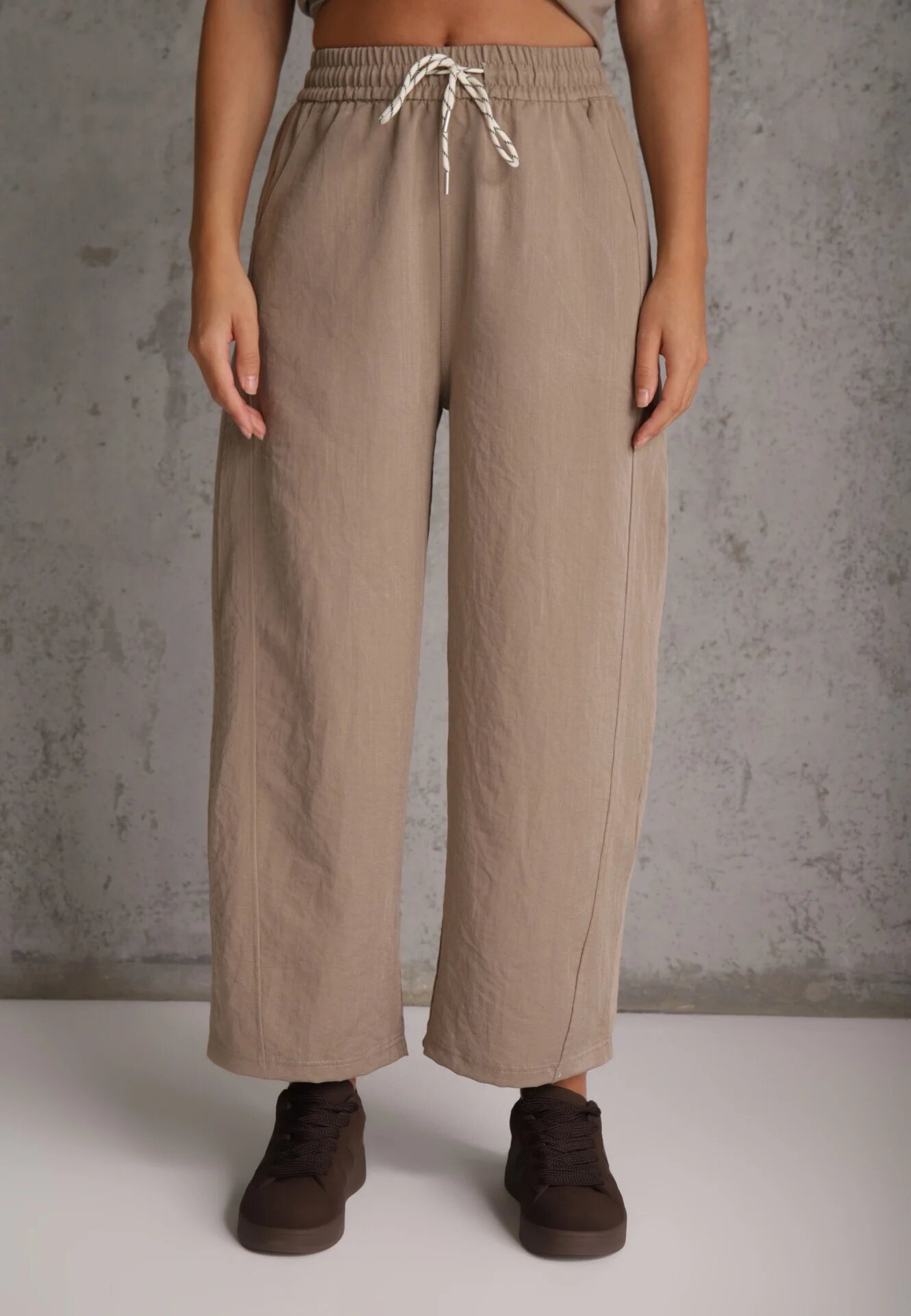 yu & me Pantaloni Casual Barrel High Waist cu elastic și tip cravată în talie Janesa Bej