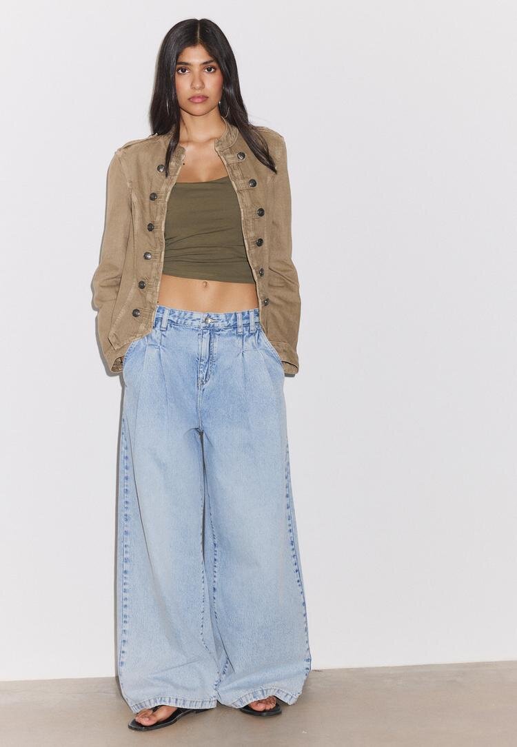 Stradivarius Blugi Largi Cu Pense Efect Prespălat Denim Albastru Mediu Deschis 40