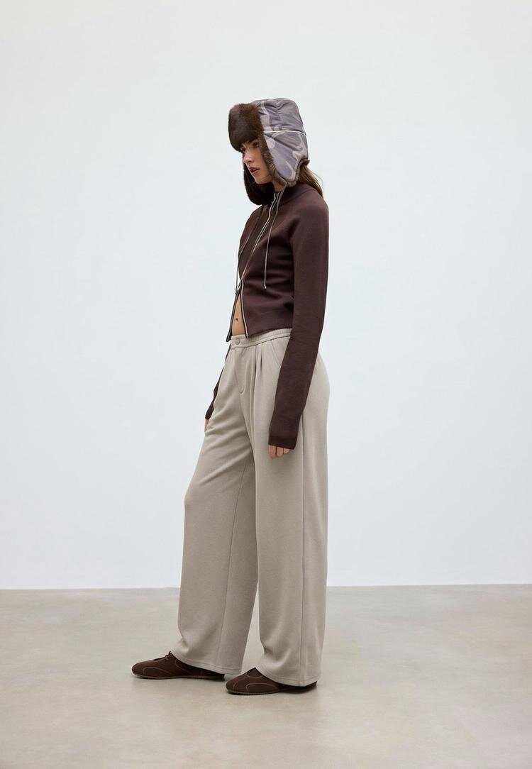 Stradivarius Pantaloni Cu Pense Și Textură Moale Albastru Spălat S