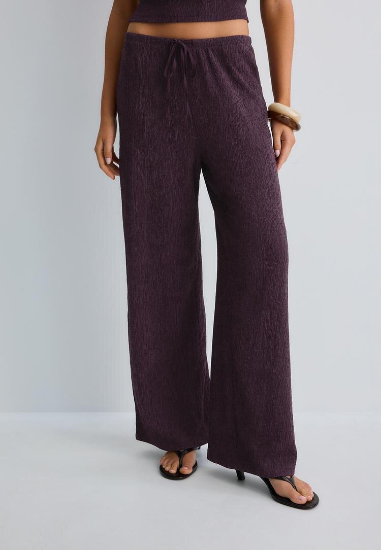 Stradivarius Pantaloni Drepți Cu Efect Șifonat Mov Xs