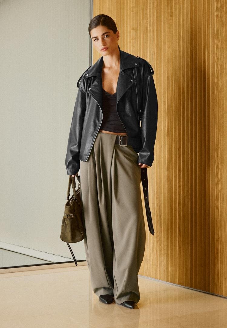 Stradivarius Pantaloni Eleganți Cu Pense Și Curea Kaki 36