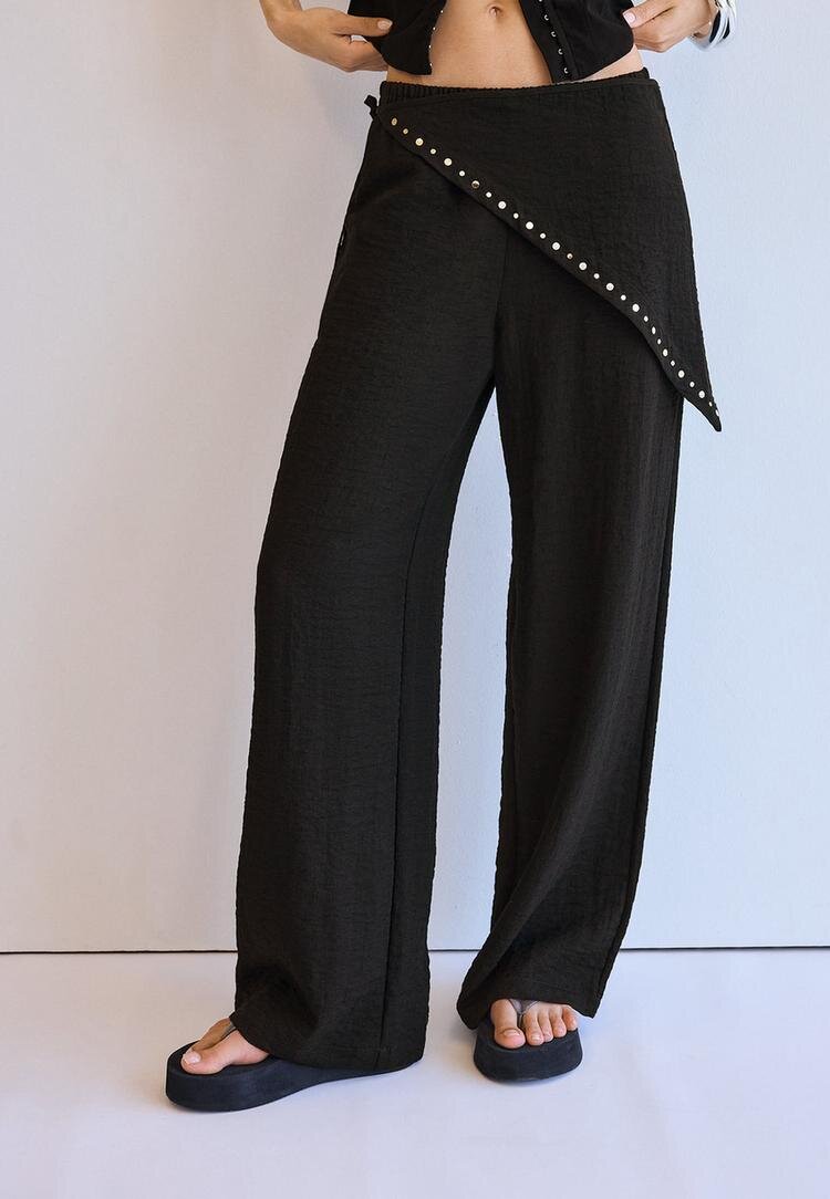 Stradivarius Pantaloni Fluizi Cu Eșarfă Negru M