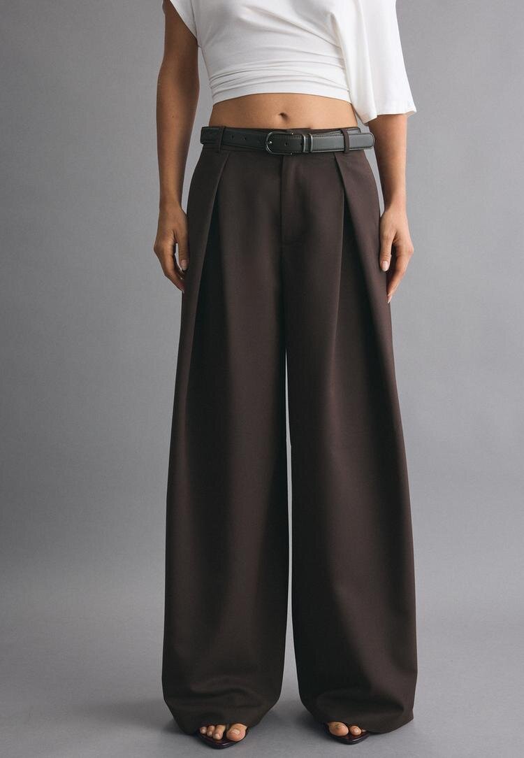 Stradivarius Pantaloni Largi Cu Pense Și Curea Maro 42