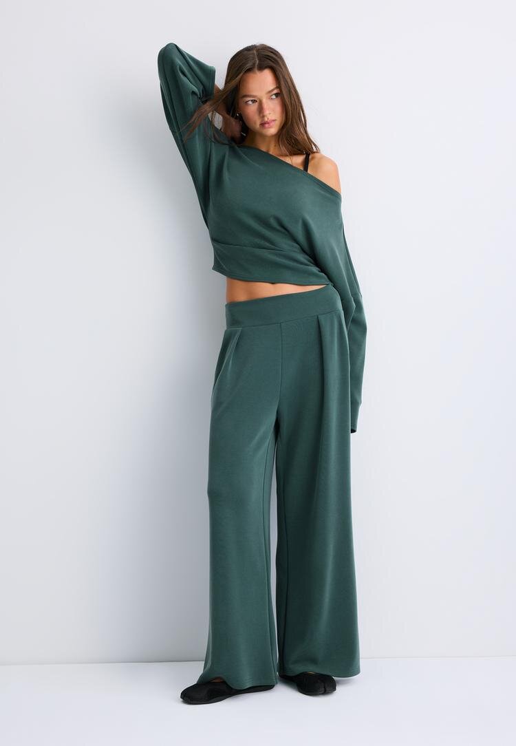 Stradivarius Pantaloni Largi Cu Pense Și Textură Fină Kaki M